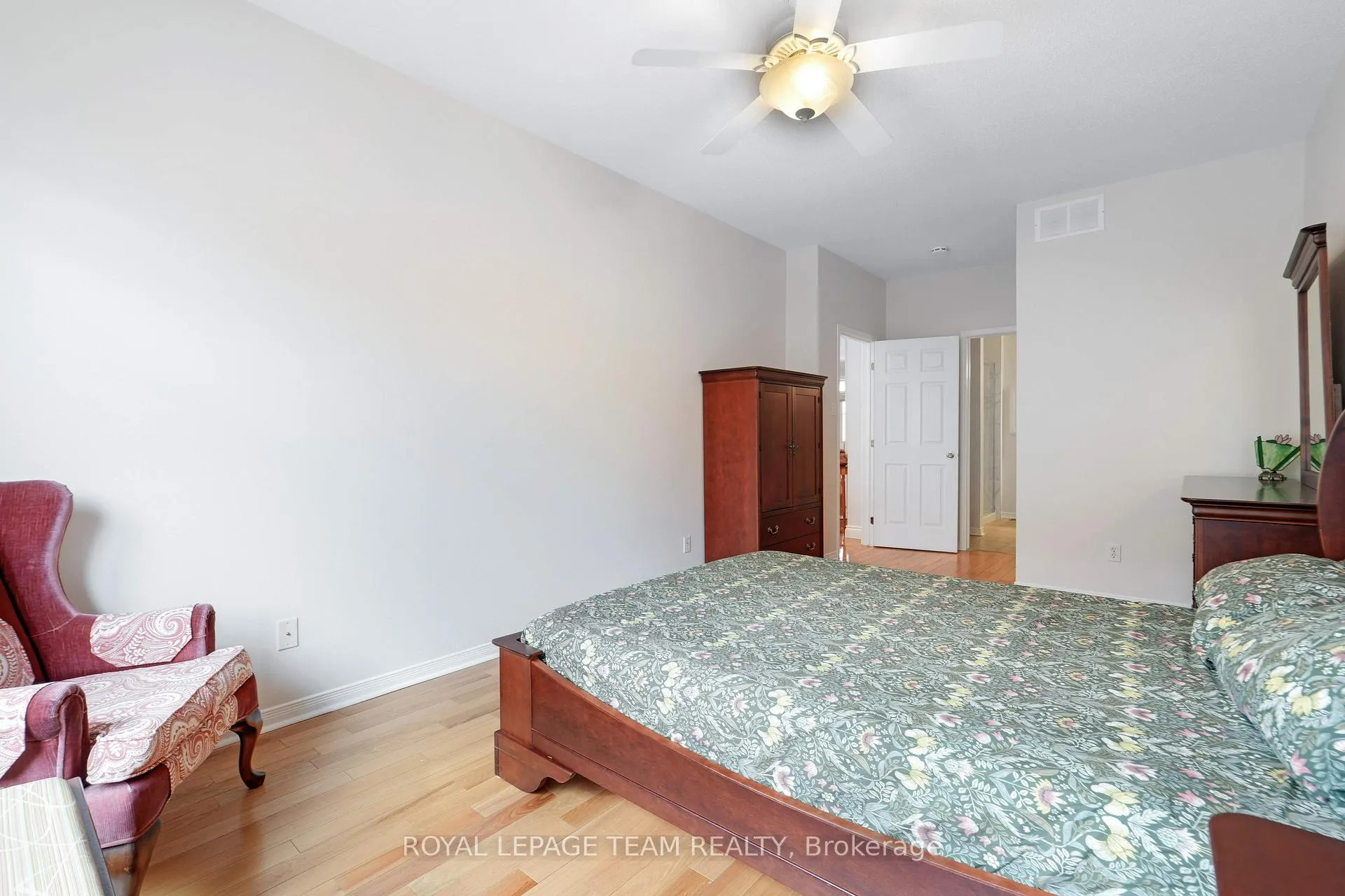 Photo 32 of 114 Bartlett Private, Ottawa, Hunt Club/Western Community — HOMEH