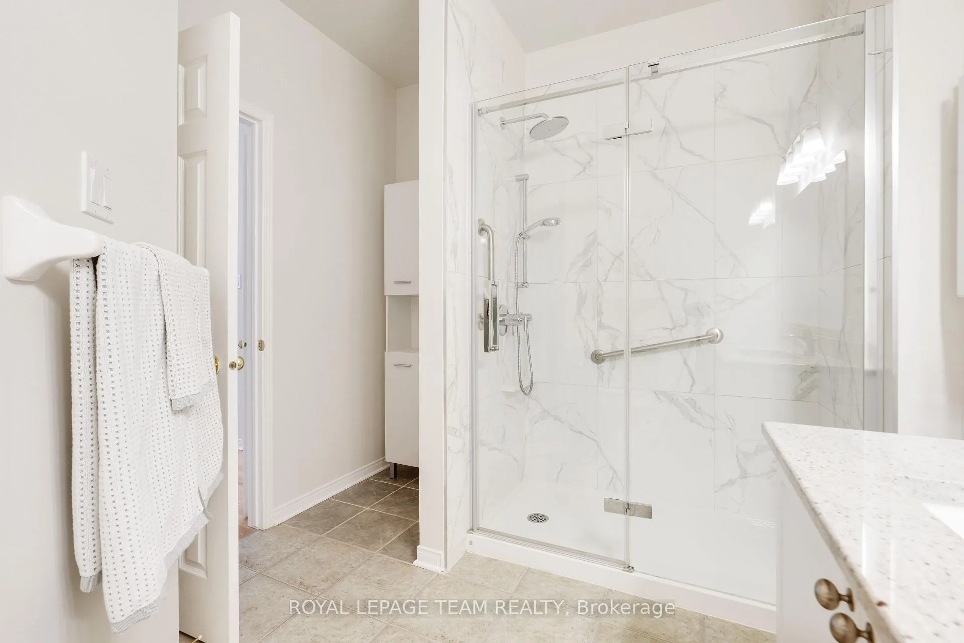 Photo 35 of 114 Bartlett Private, Ottawa, Hunt Club/Western Community — HOMEH