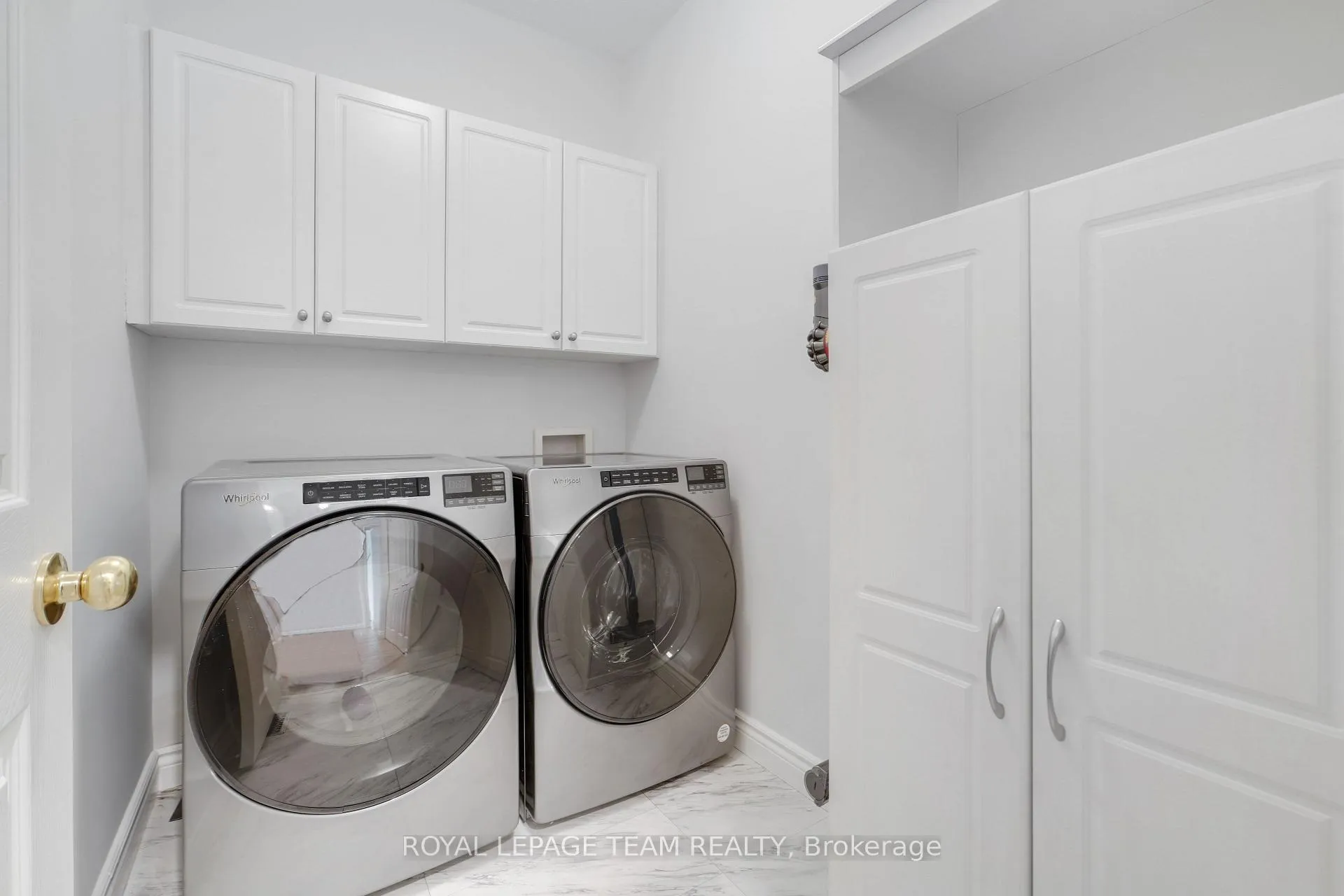Photo 36 of 114 Bartlett Private, Ottawa, Hunt Club/Western Community — HOMEH