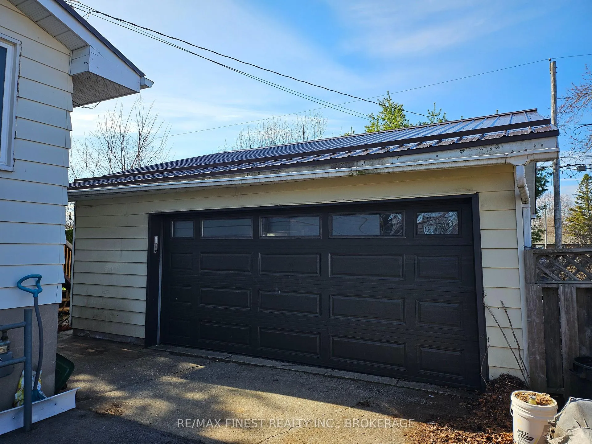 Photo 2 of 86 Chesterfield Drive, Loyalist, Amherstview — HOMEH