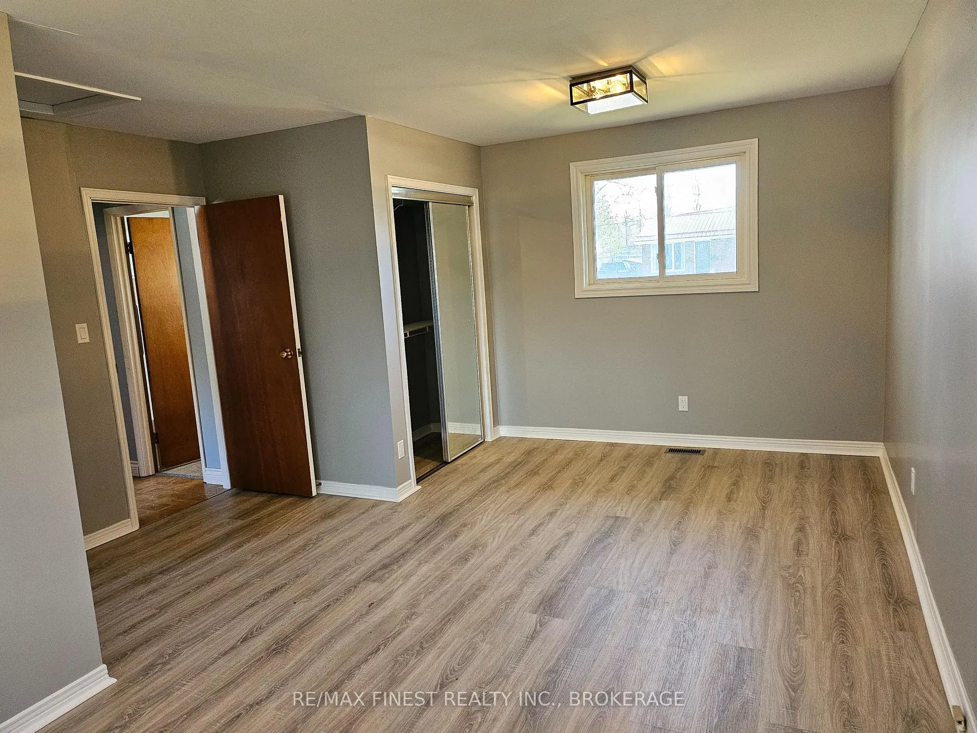 Photo 4 of 86 Chesterfield Drive, Loyalist, Amherstview — HOMEH