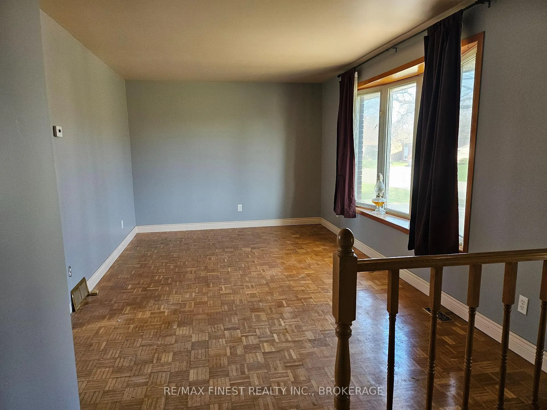 Photo 5 of 86 Chesterfield Drive, Loyalist, Amherstview — HOMEH