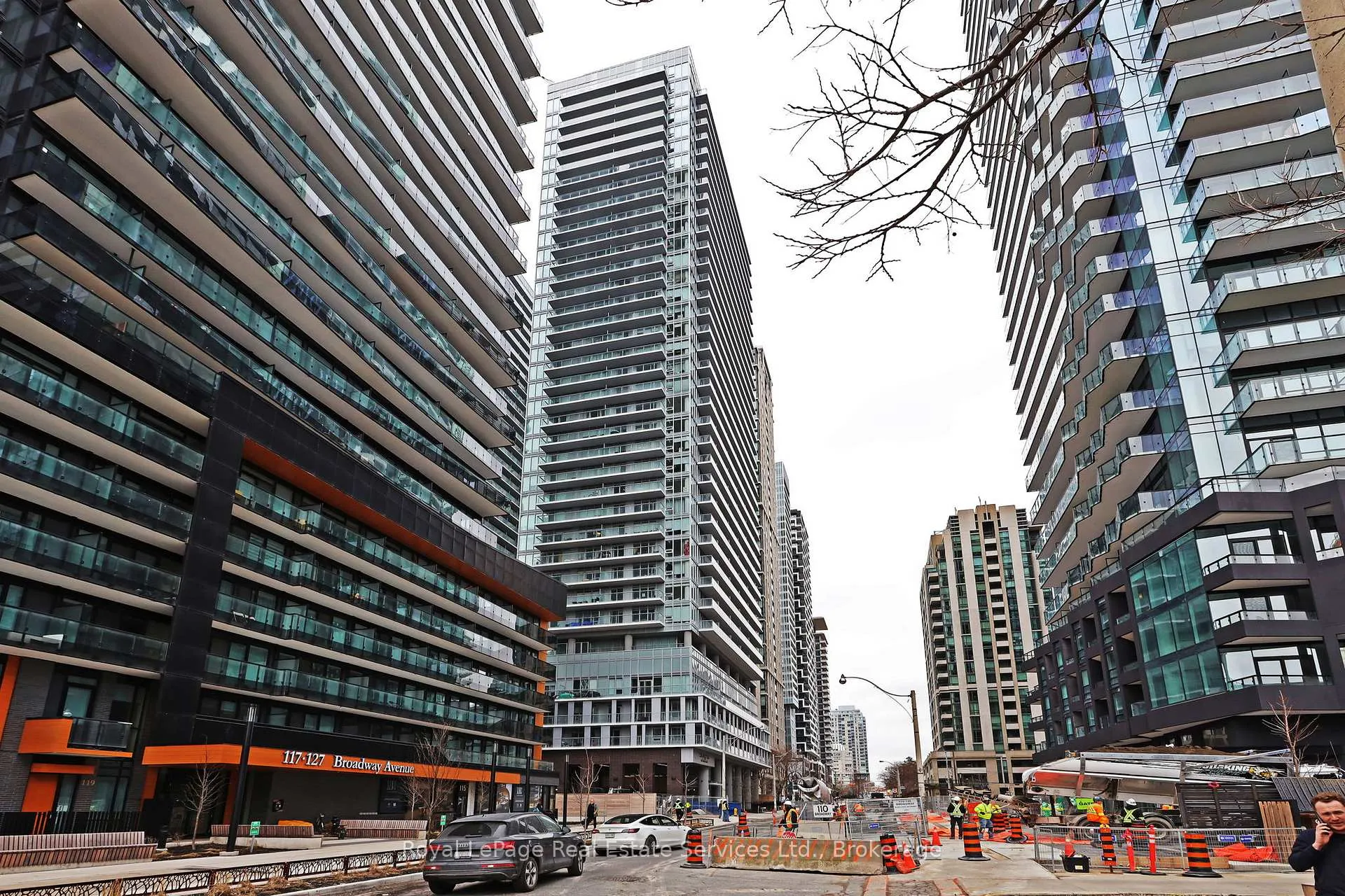 Front of Unit 2107, 99 Broadway Avenue S