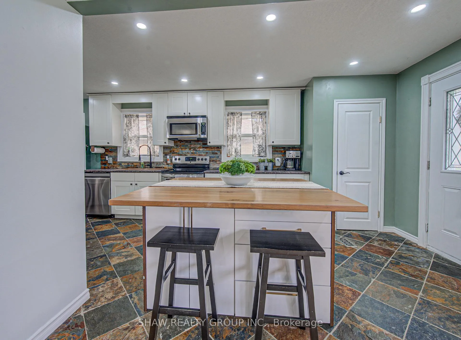 Photo 11 of 32 Ravine Drive, Cambridge — HOMEH
