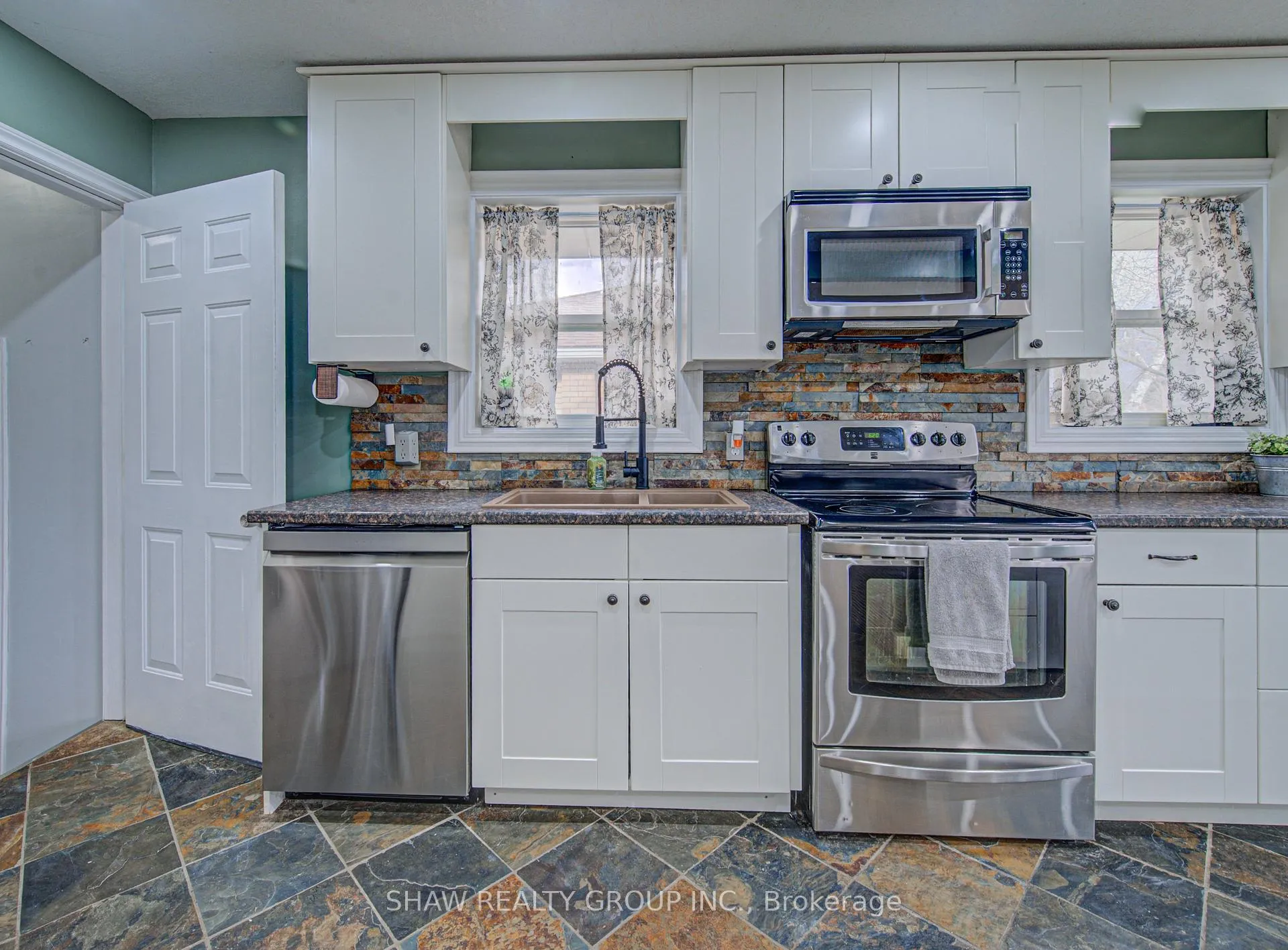 Photo 12 of 32 Ravine Drive, Cambridge — HOMEH