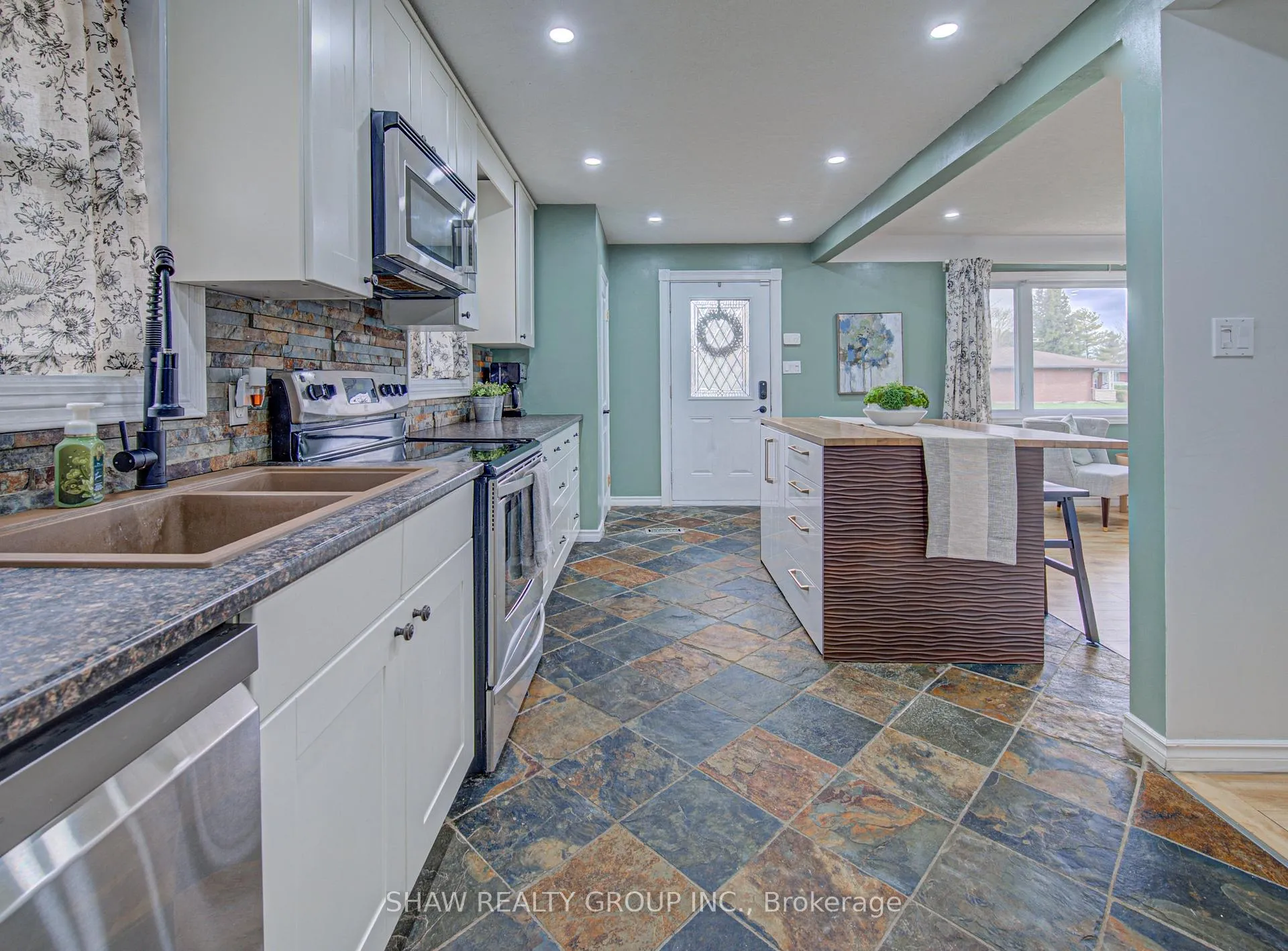 Photo 13 of 32 Ravine Drive, Cambridge — HOMEH