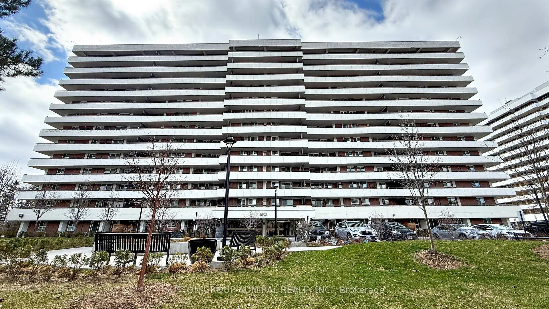 Front of Unit 1011, 80 Inverlochy Boulevard
