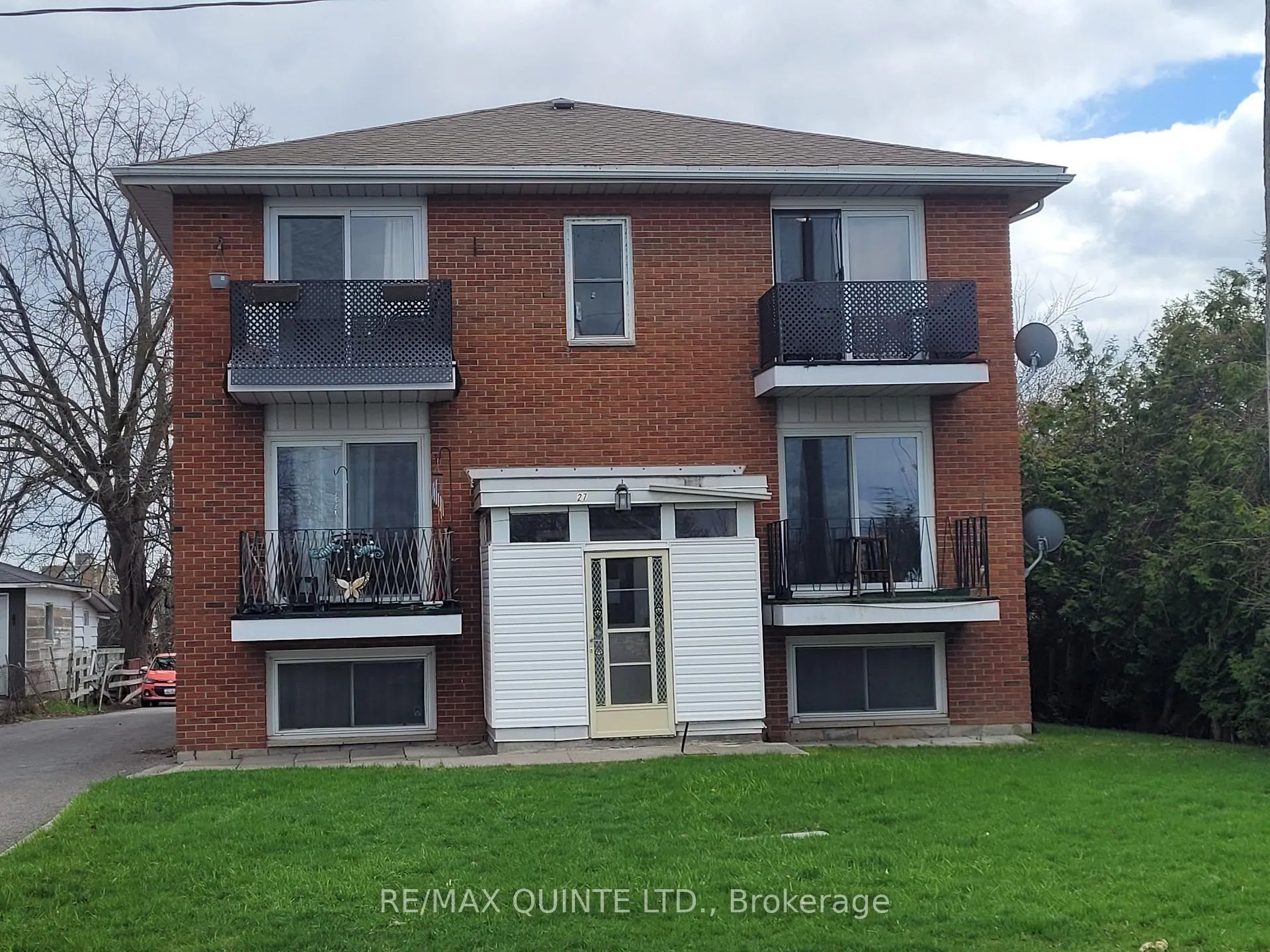 Photo 2 of 27 King George Square, Belleville, Belleville Ward — HOMEH