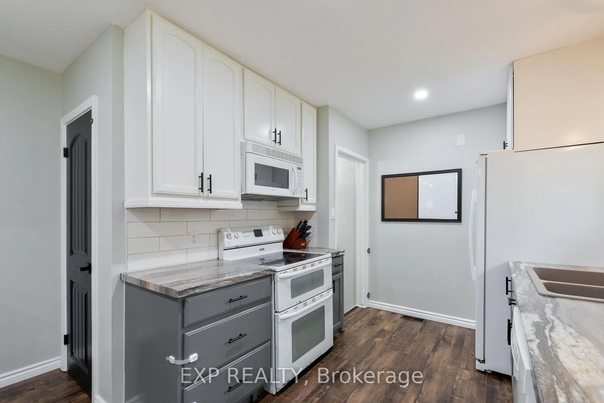 Photo 8 of 9347 Longwoods Road, Middlesex Centre, Delaware Town — HOMEH