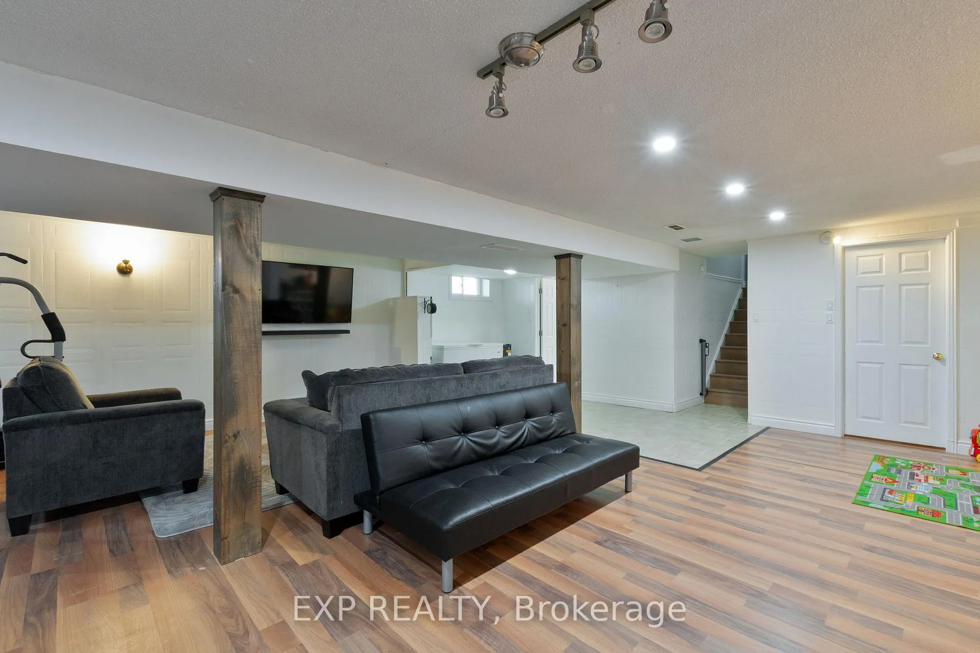 Photo 27 of 9347 Longwoods Road, Middlesex Centre, Delaware Town — HOMEH