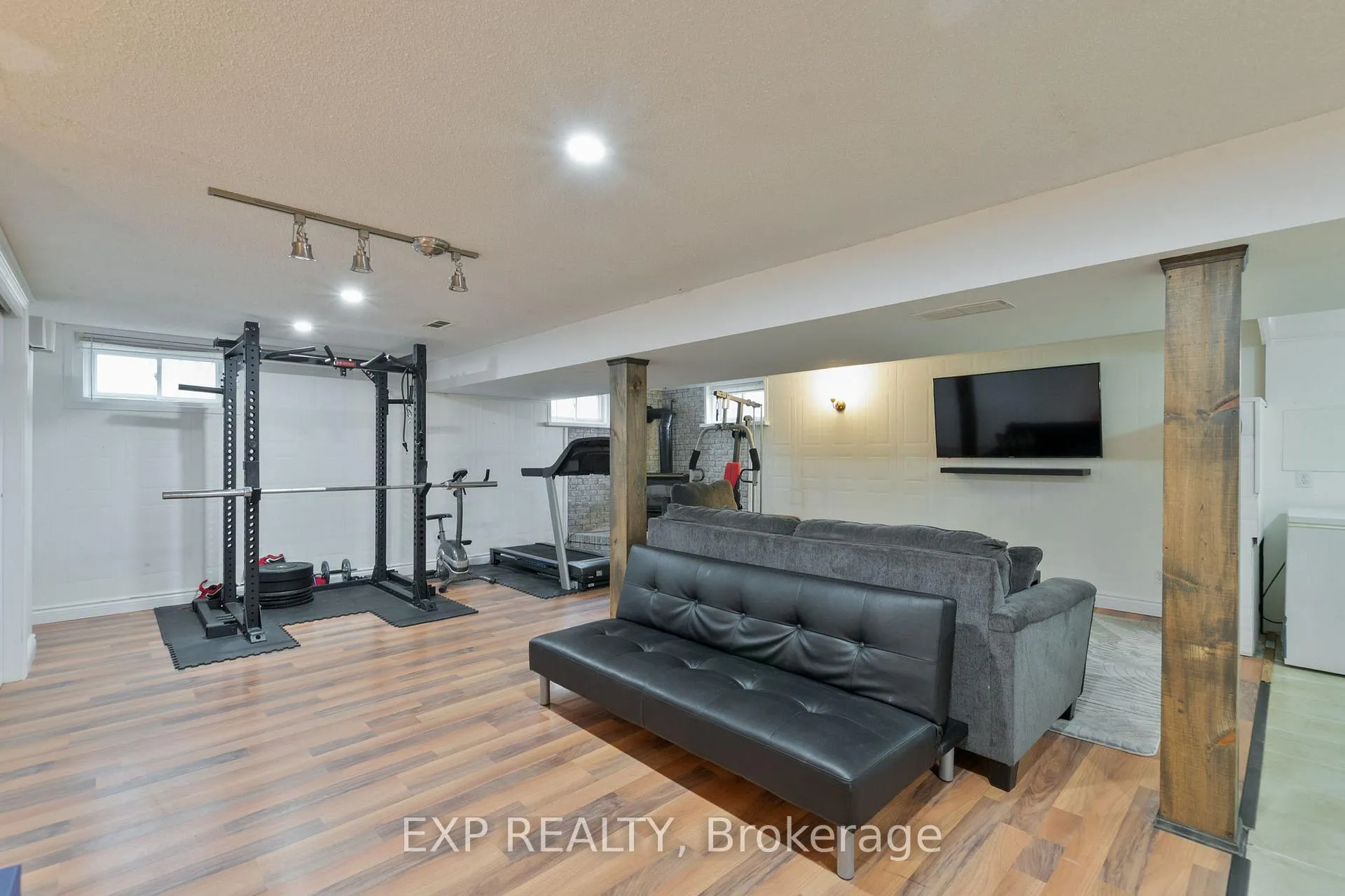 Photo 29 of 9347 Longwoods Road, Middlesex Centre, Delaware Town — HOMEH
