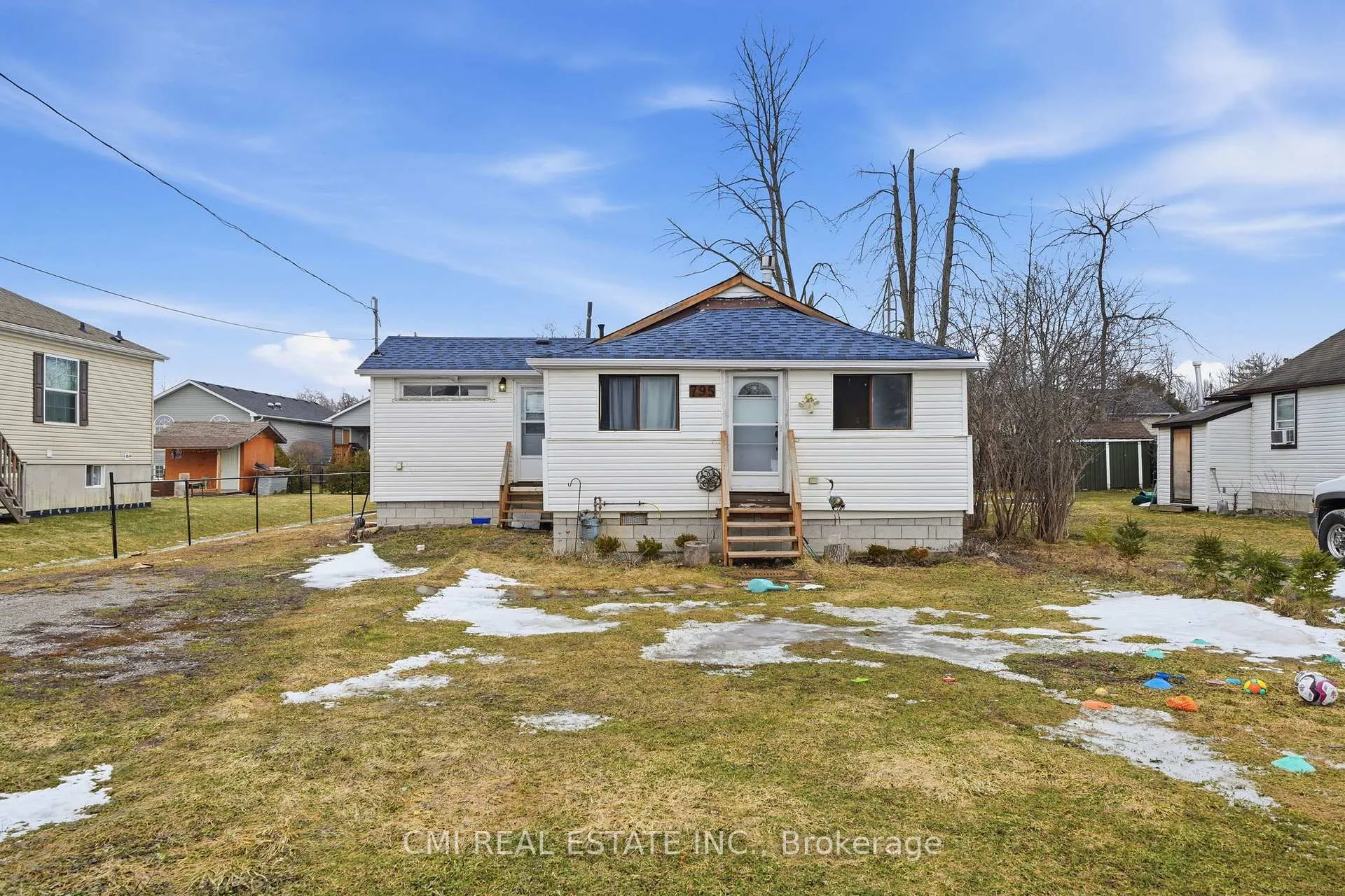 Photo 2 of 795 Third Avenue, Georgina, Historic Lakeshore Communities — HOMEH