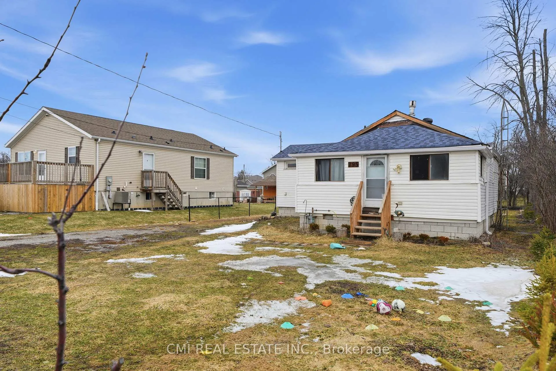 Photo 3 of 795 Third Avenue, Georgina, Historic Lakeshore Communities — HOMEH