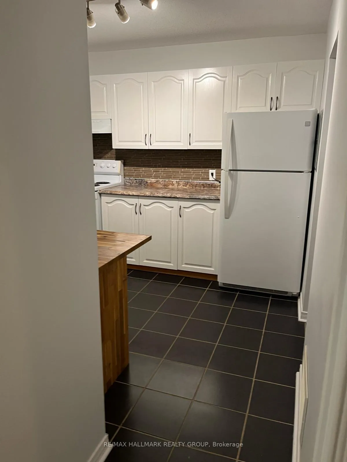 Photo 3 of Unit 2, 133 Spadina Avenue, Ottawa, Hintonburg — HOMEH