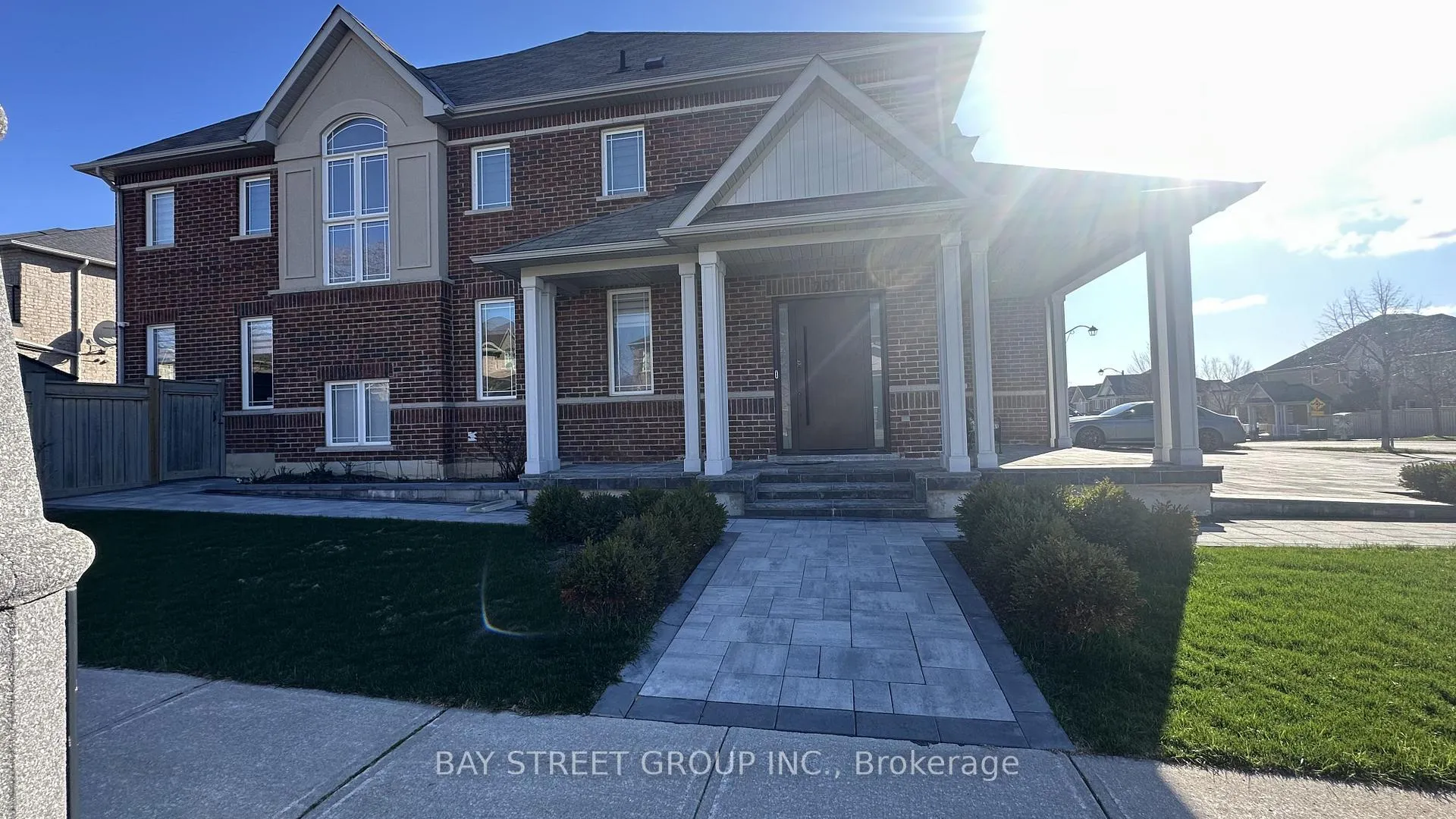 Photo 2 of 201 Bilbrough Street, Aurora, Bayview Northeast — HOMEH
