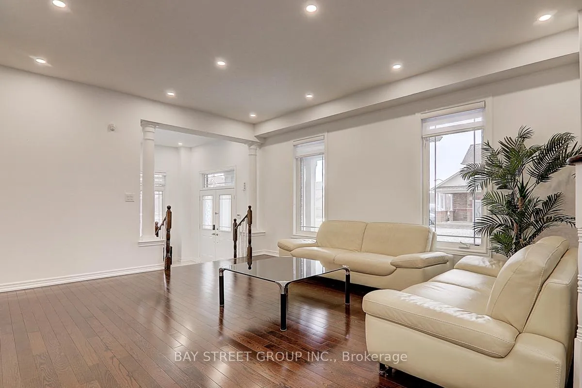 Photo 3 of 201 Bilbrough Street, Aurora, Bayview Northeast — HOMEH