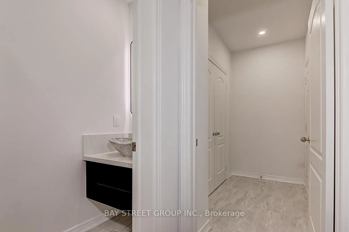 Photo 6 of 201 Bilbrough Street, Aurora, Bayview Northeast — HOMEH