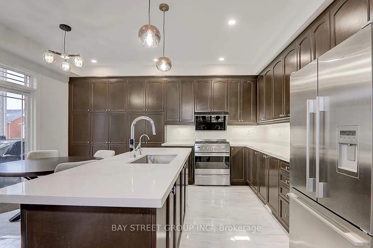 Photo 9 of 201 Bilbrough Street, Aurora, Bayview Northeast — HOMEH