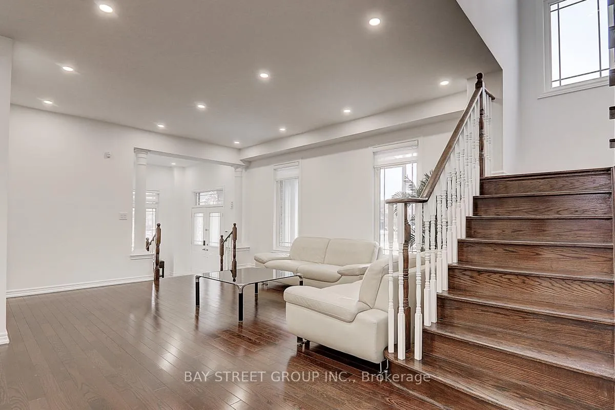 Photo 12 of 201 Bilbrough Street, Aurora, Bayview Northeast — HOMEH