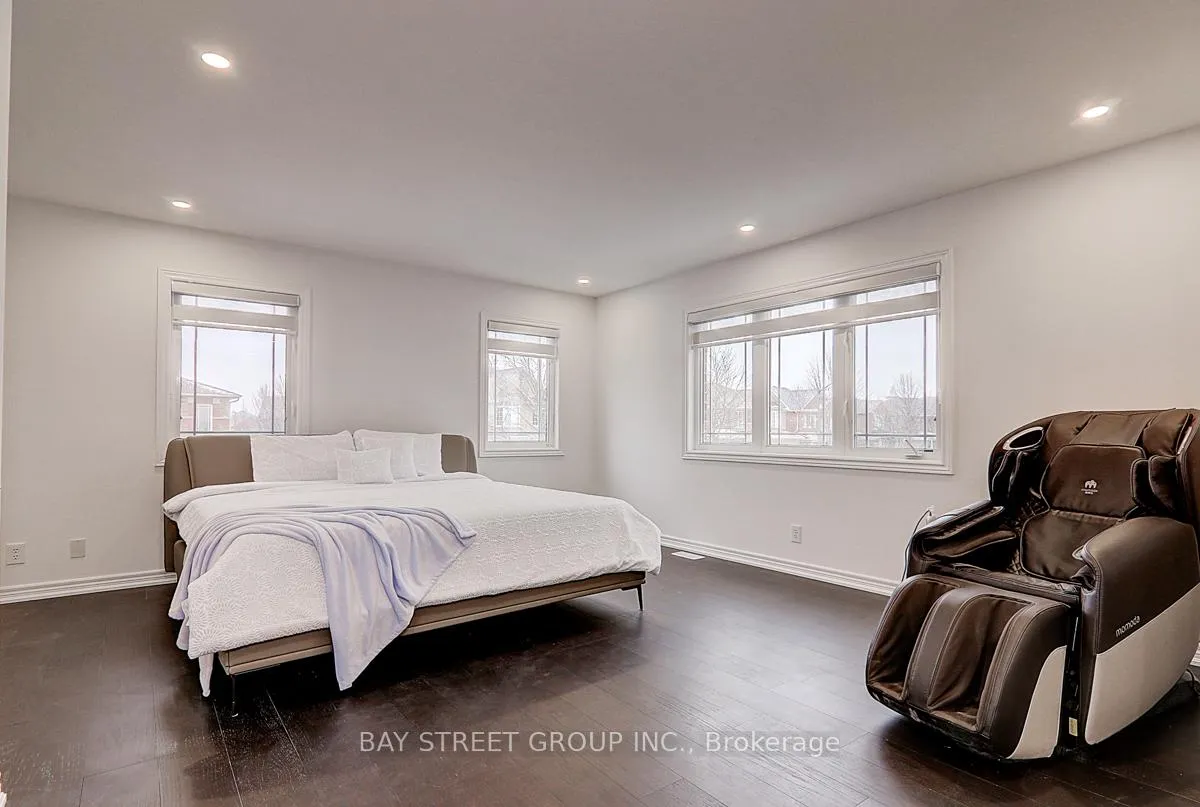 Photo 14 of 201 Bilbrough Street, Aurora, Bayview Northeast — HOMEH
