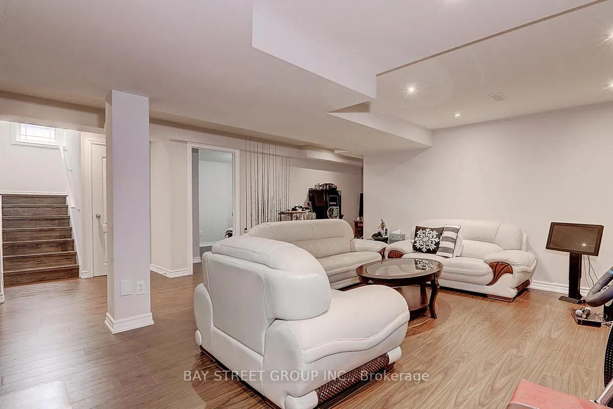 Photo 26 of 201 Bilbrough Street, Aurora, Bayview Northeast — HOMEH