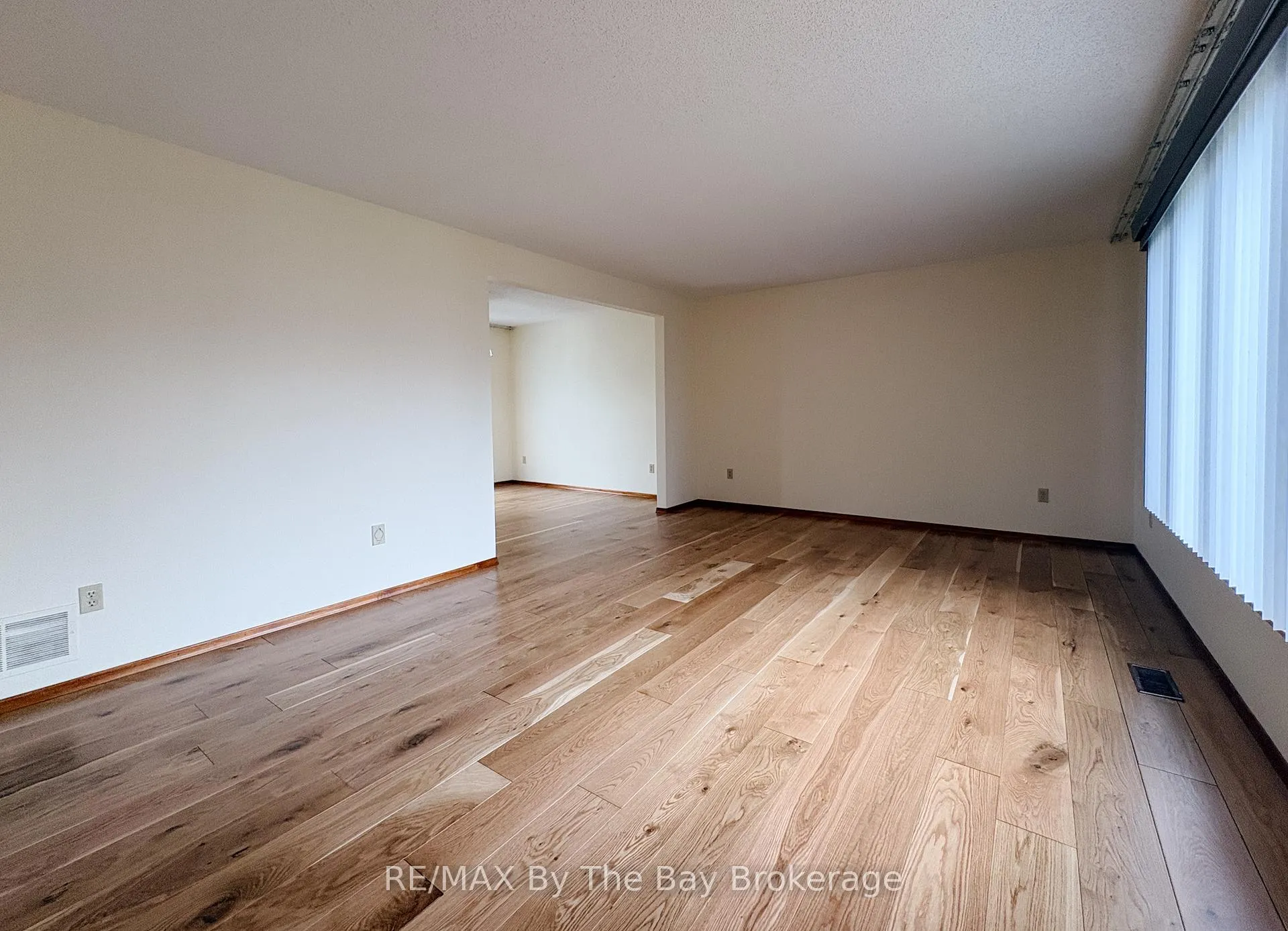 Photo 5 of 213 Sunnidale Street, Clearview, Stayner — HOMEH