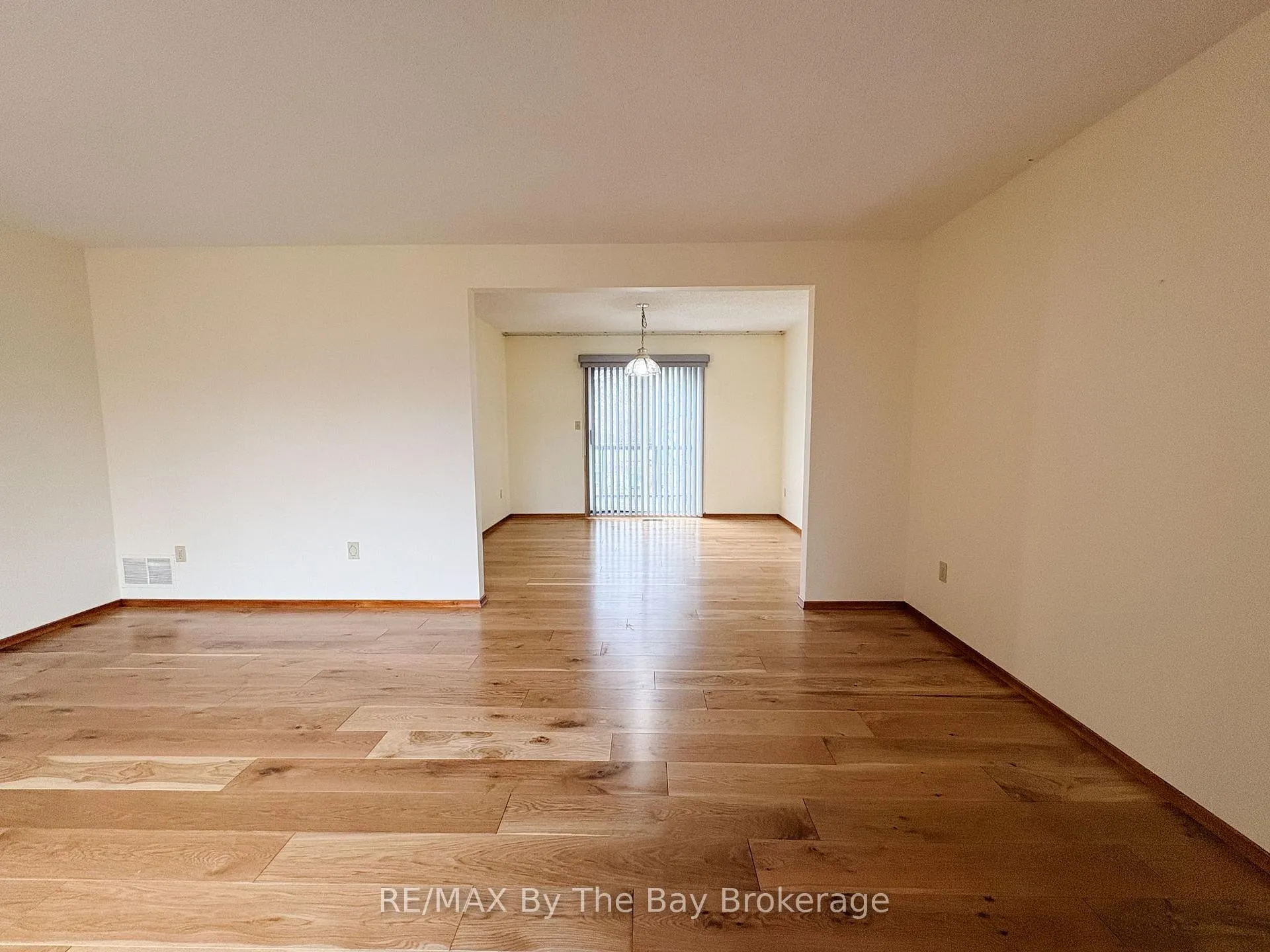 Photo 6 of 213 Sunnidale Street, Clearview, Stayner — HOMEH