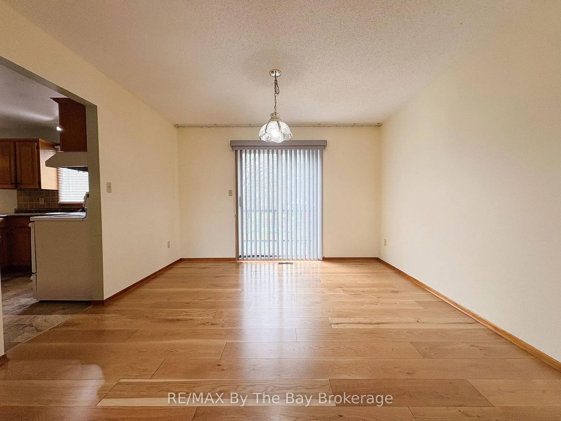 Photo 7 of 213 Sunnidale Street, Clearview, Stayner — HOMEH