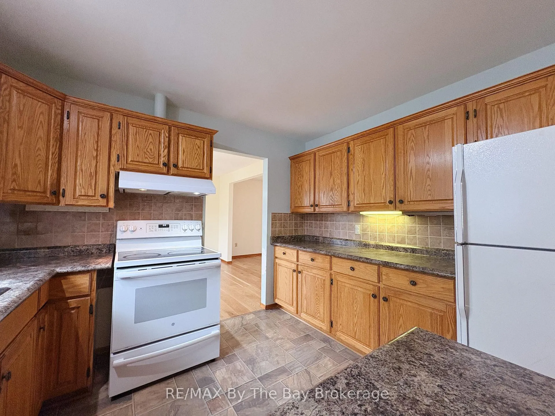 Photo 9 of 213 Sunnidale Street, Clearview, Stayner — HOMEH