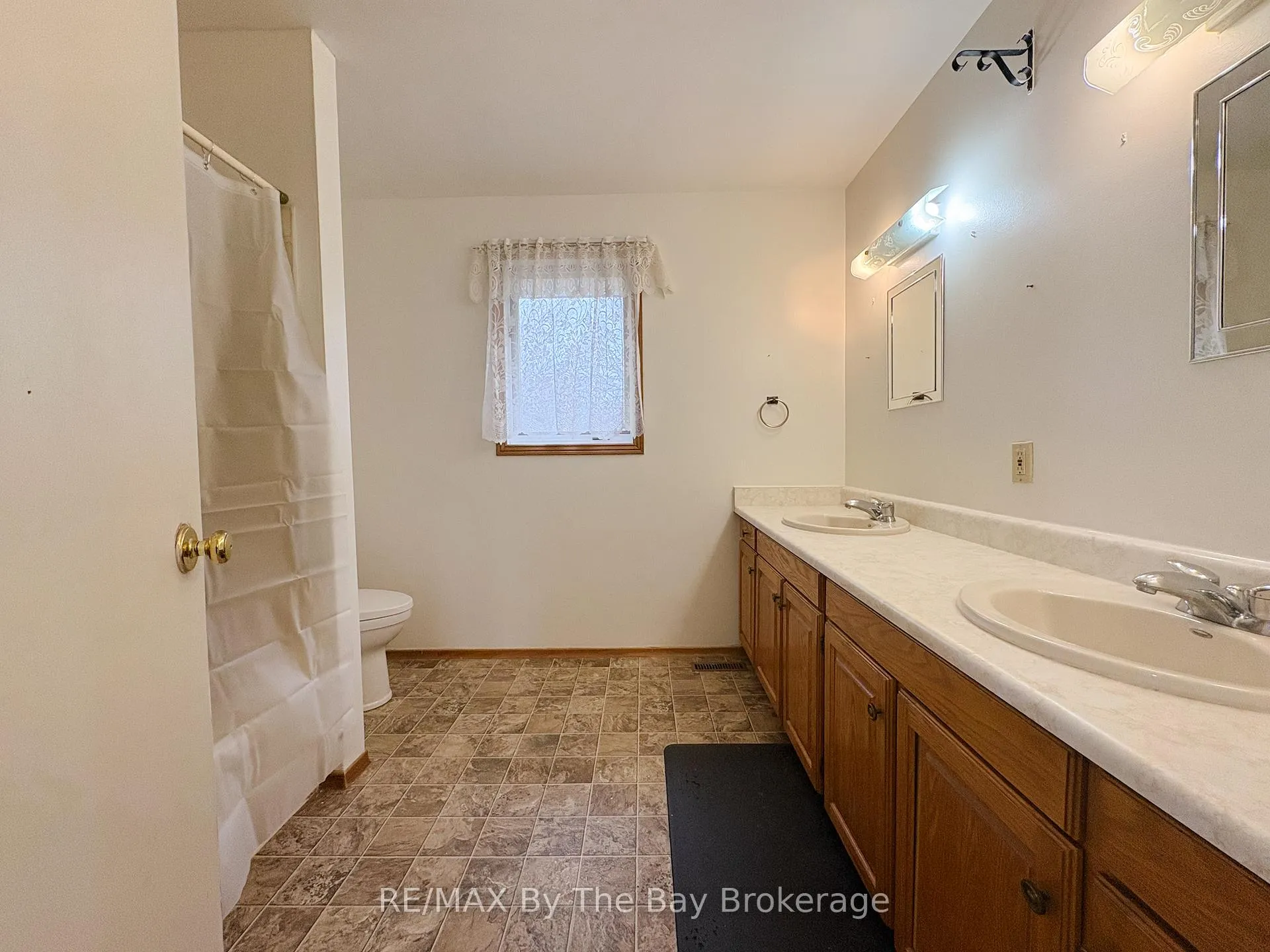 Photo 14 of 213 Sunnidale Street, Clearview, Stayner — HOMEH