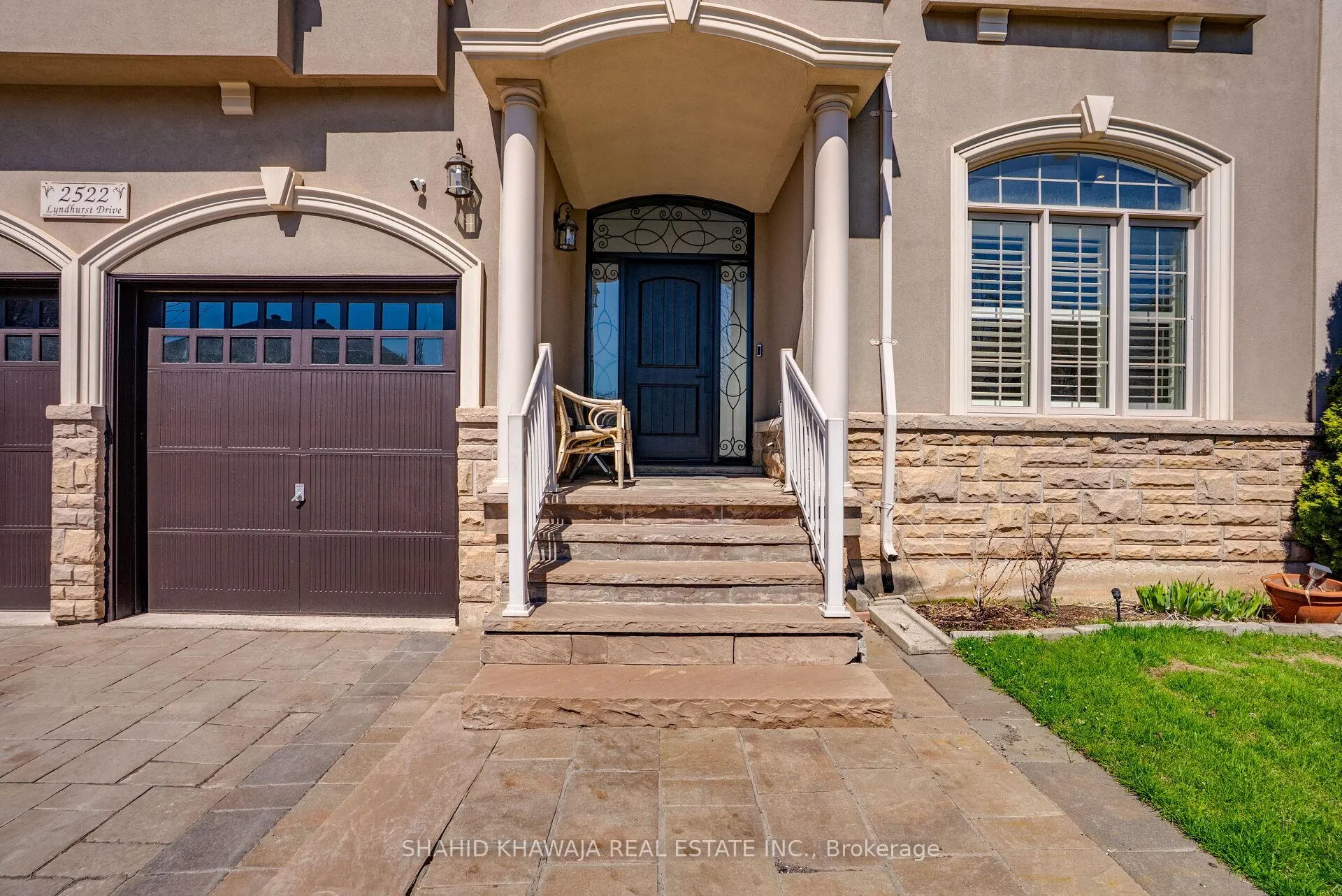 Front of 2522 Lyndhurst Drive