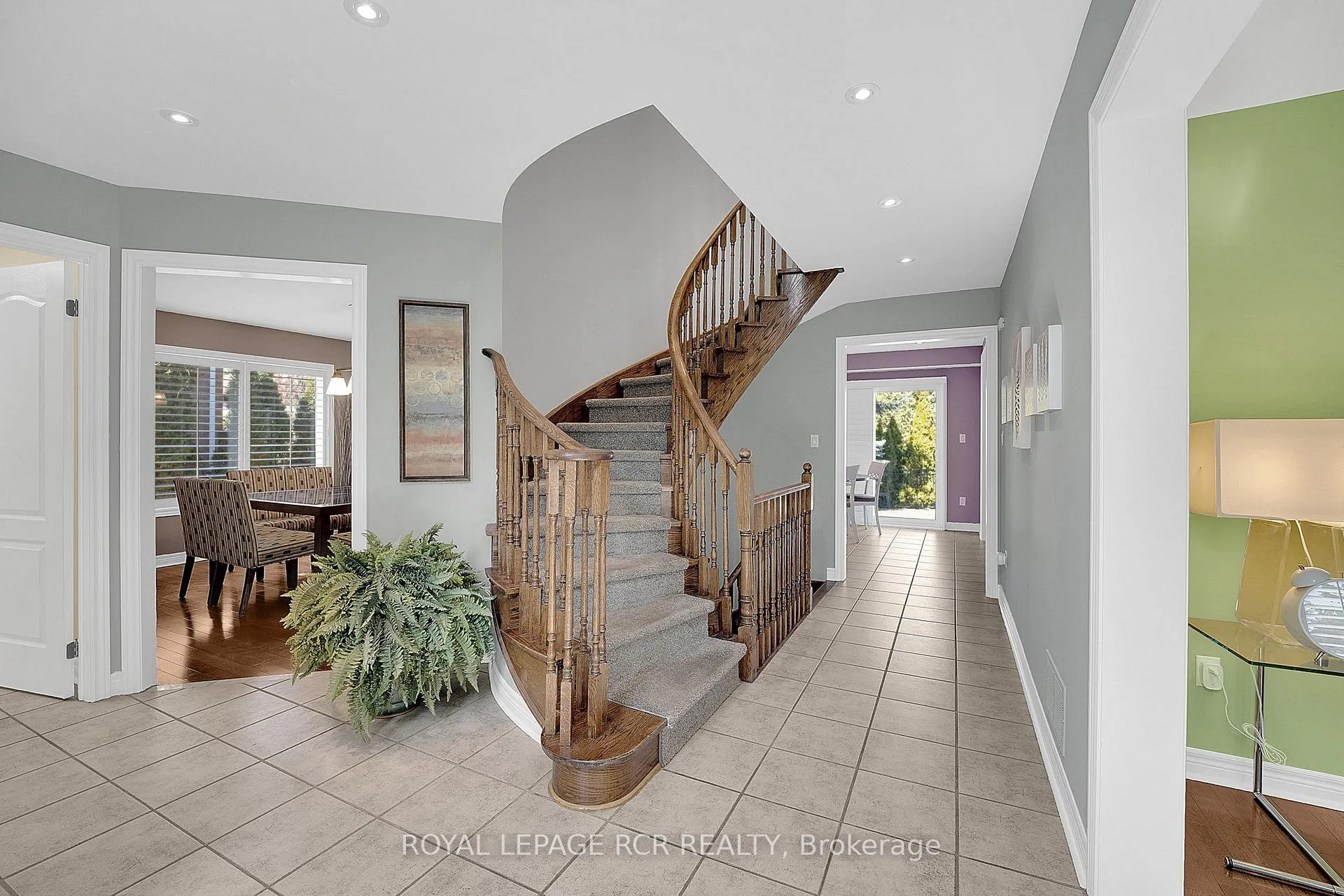 Photo 5 of 4 Vantagebrook Court, Caledon, Bolton North — HOMEH