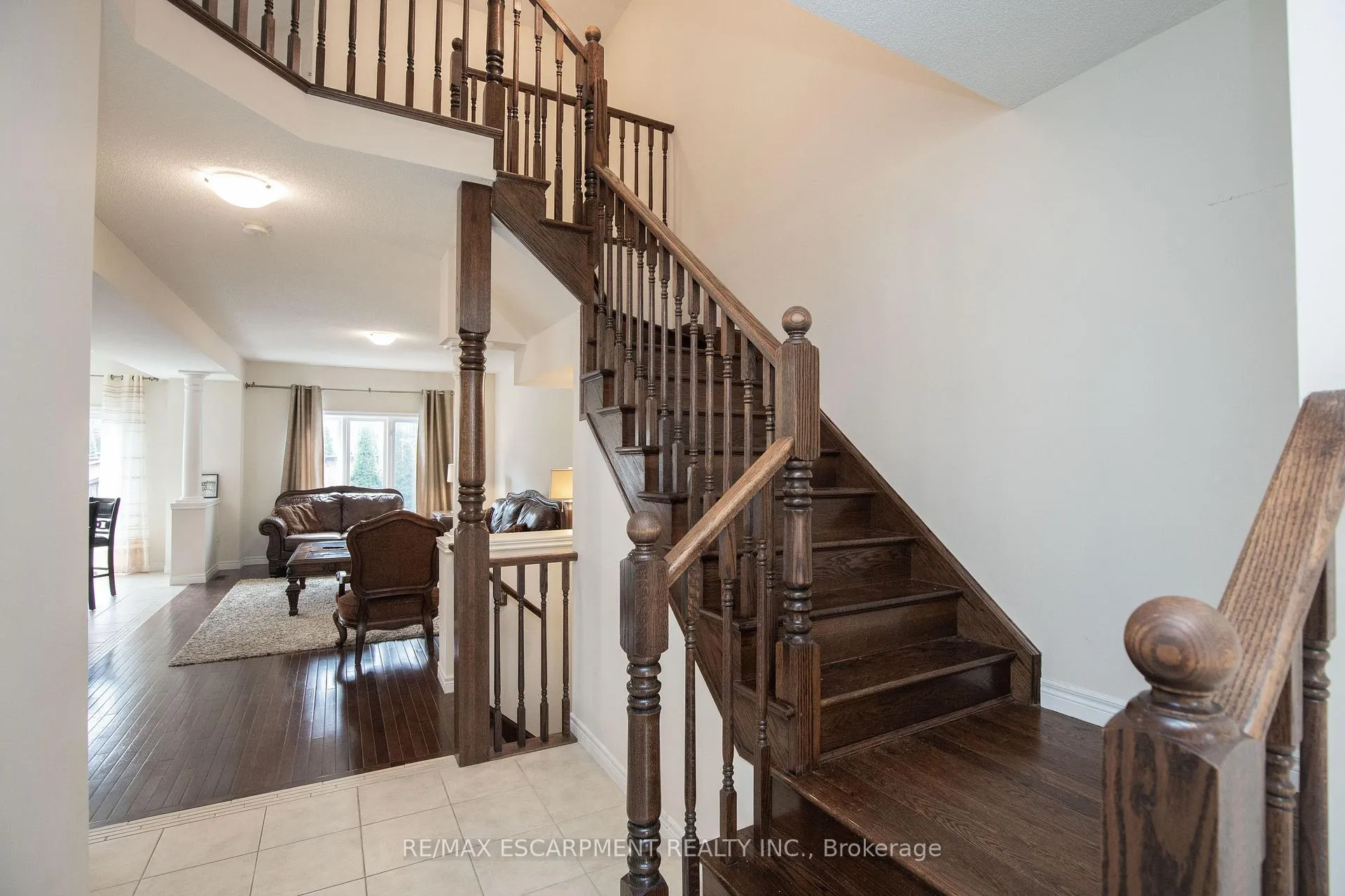Photo 4 of 331 Stonehenge Drive, Hamilton, Meadowlands — HOMEH