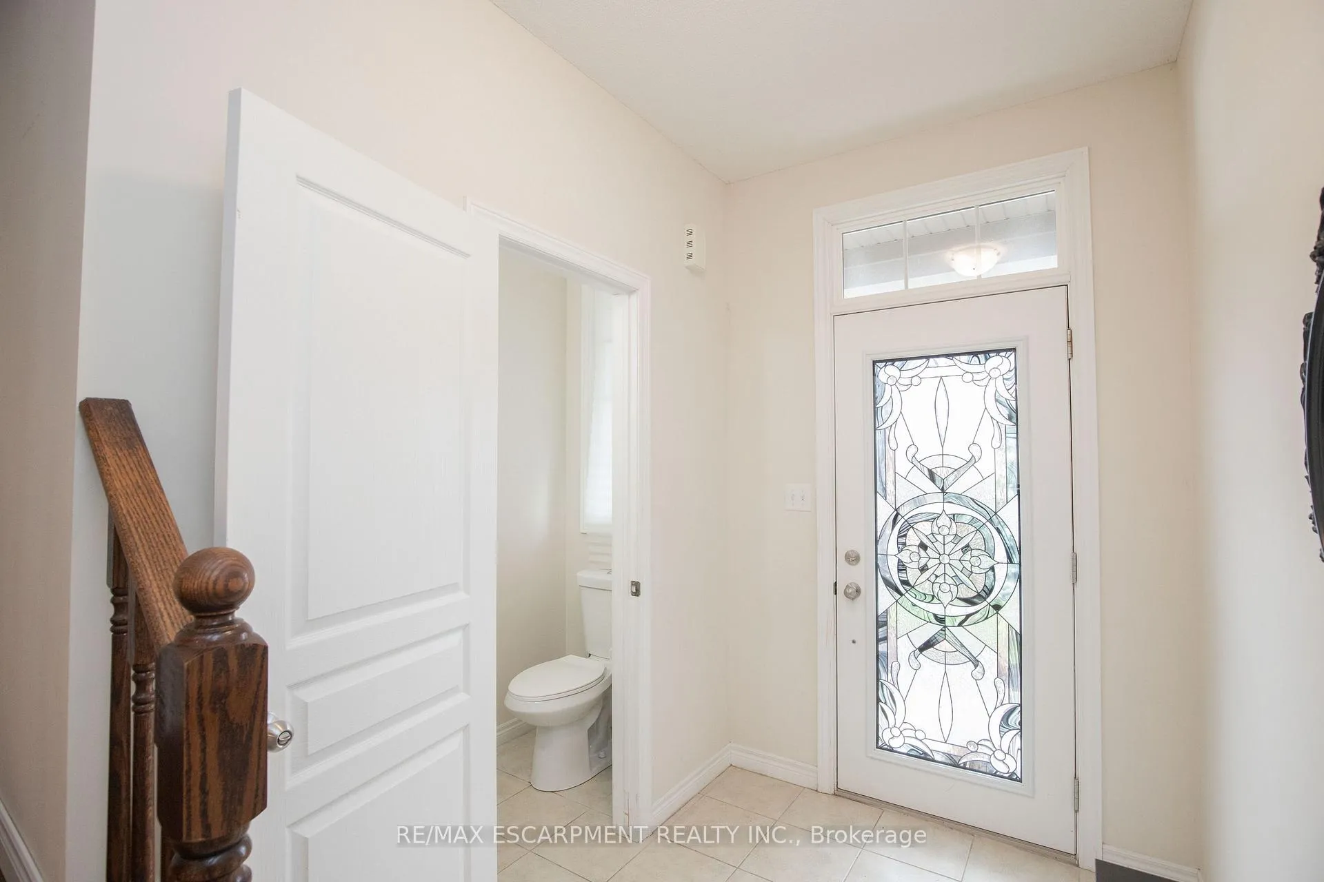 Photo 5 of 331 Stonehenge Drive, Hamilton, Meadowlands — HOMEH