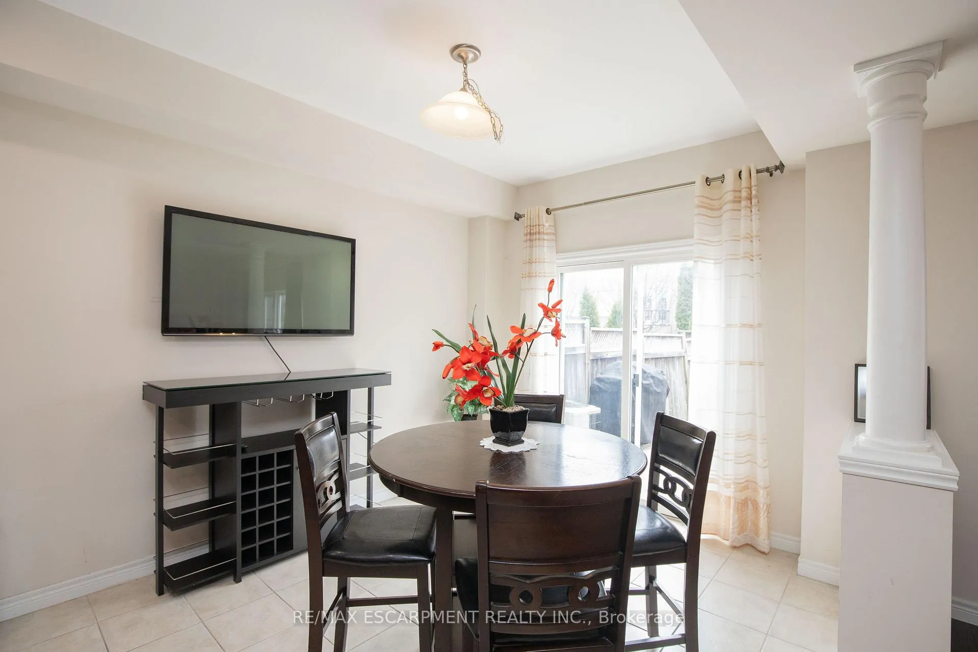 Photo 7 of 331 Stonehenge Drive, Hamilton, Meadowlands — HOMEH