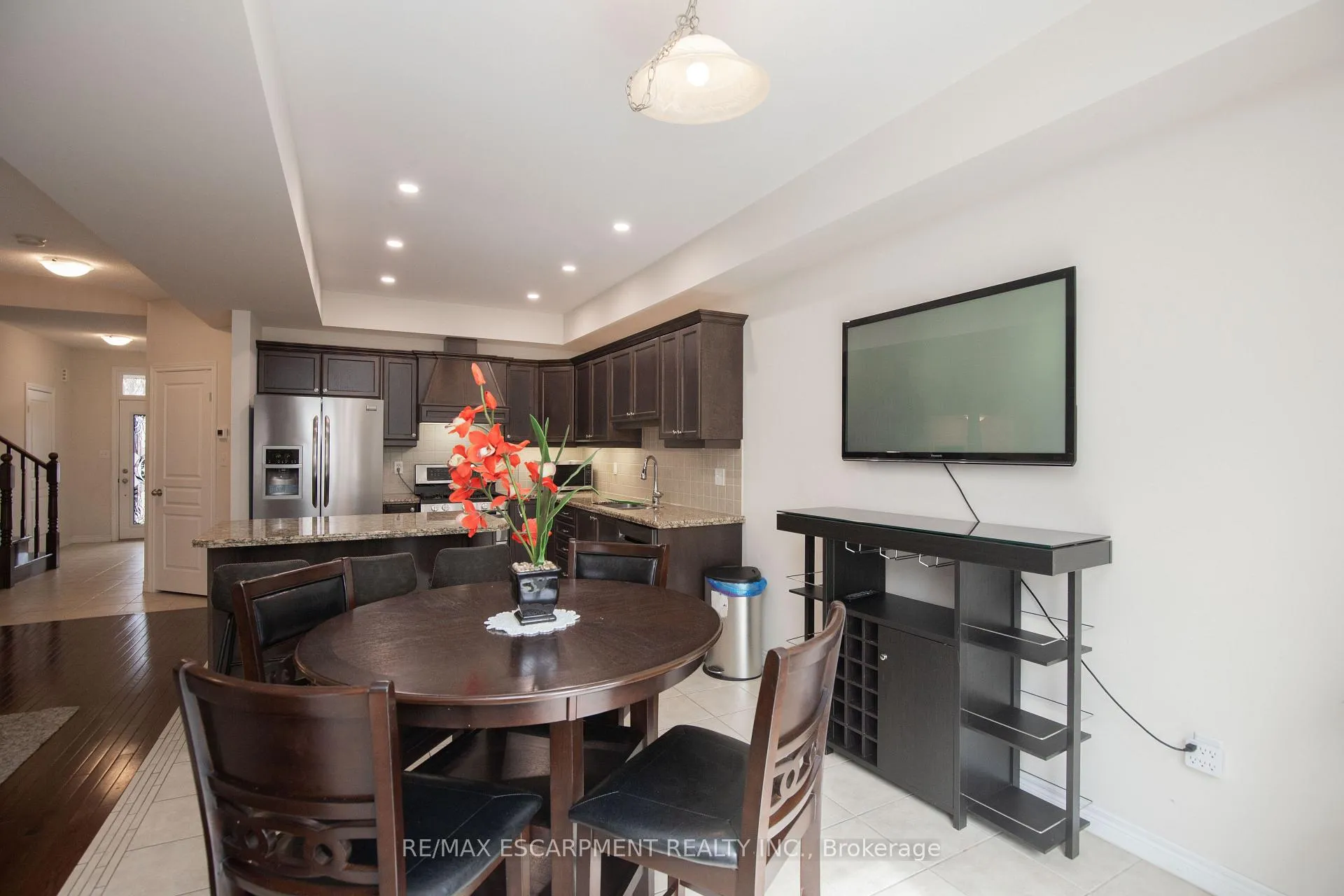 Photo 8 of 331 Stonehenge Drive, Hamilton, Meadowlands — HOMEH