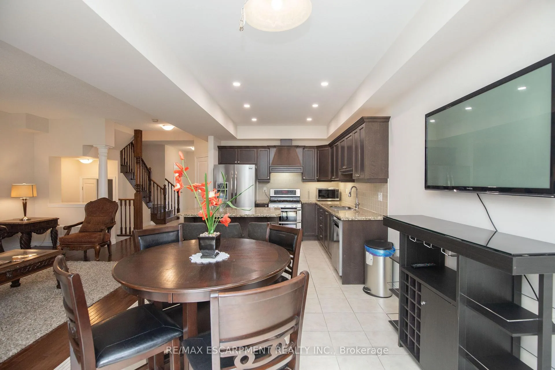 Photo 9 of 331 Stonehenge Drive, Hamilton, Meadowlands — HOMEH