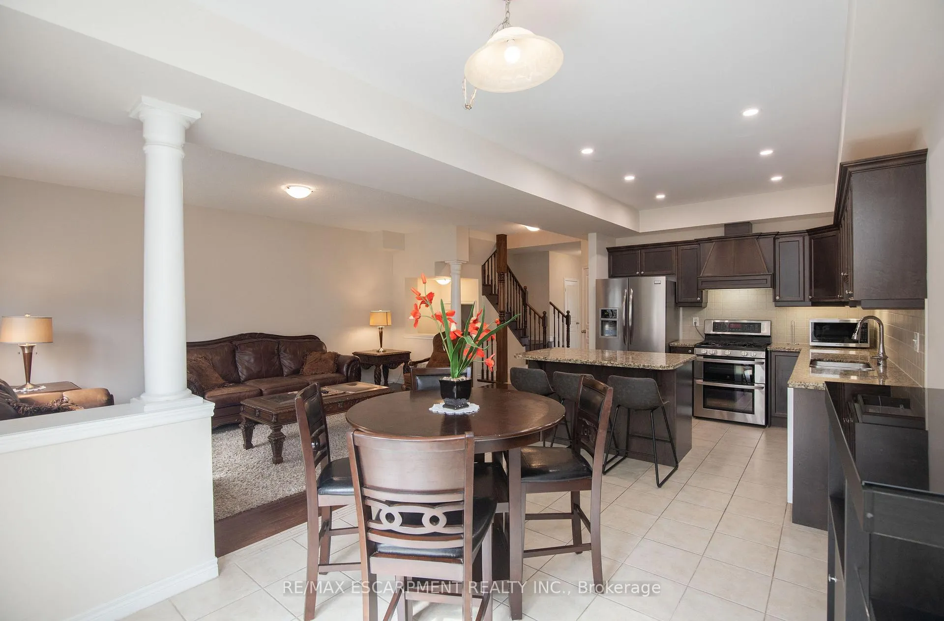 Photo 10 of 331 Stonehenge Drive, Hamilton, Meadowlands — HOMEH