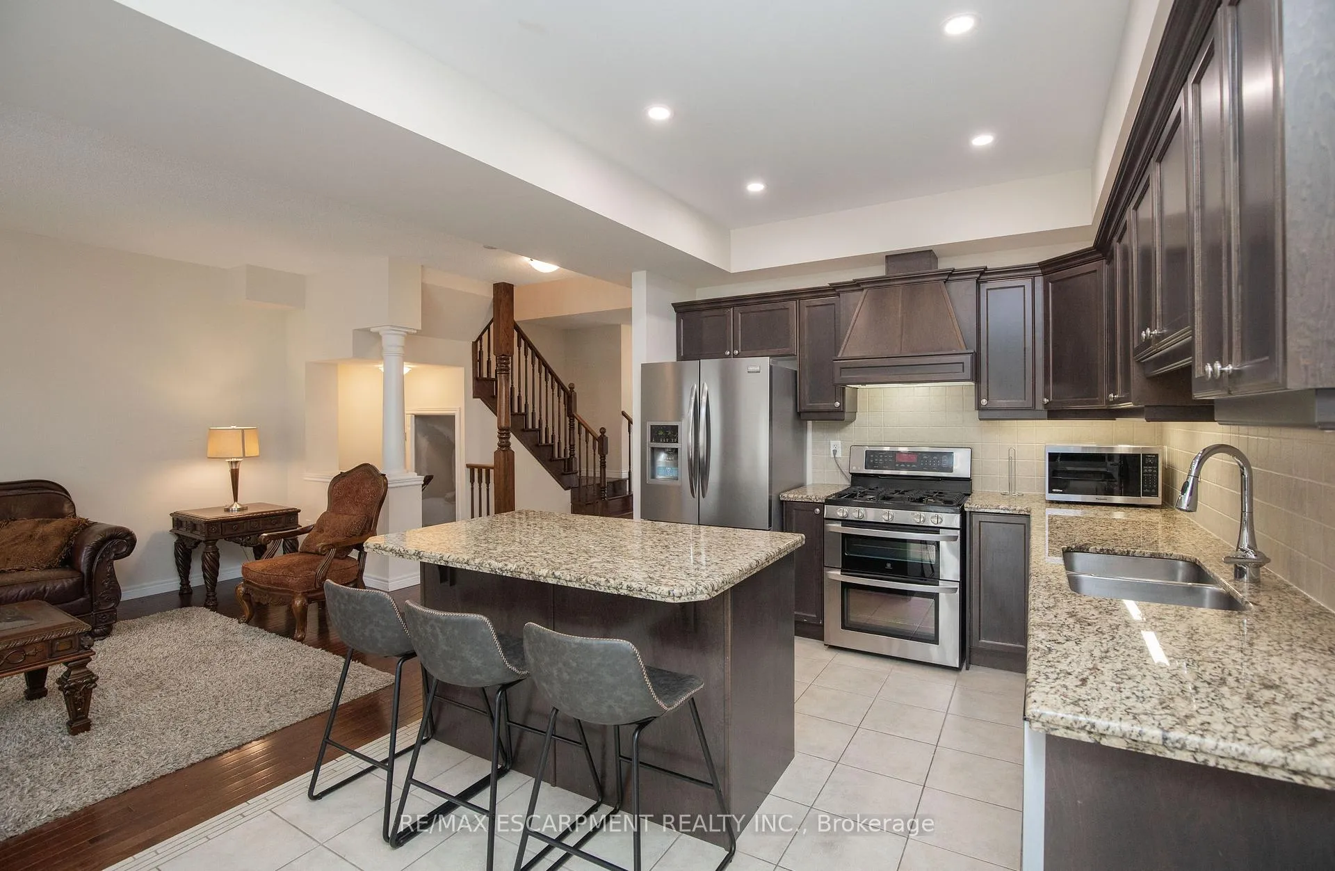 Photo 11 of 331 Stonehenge Drive, Hamilton, Meadowlands — HOMEH