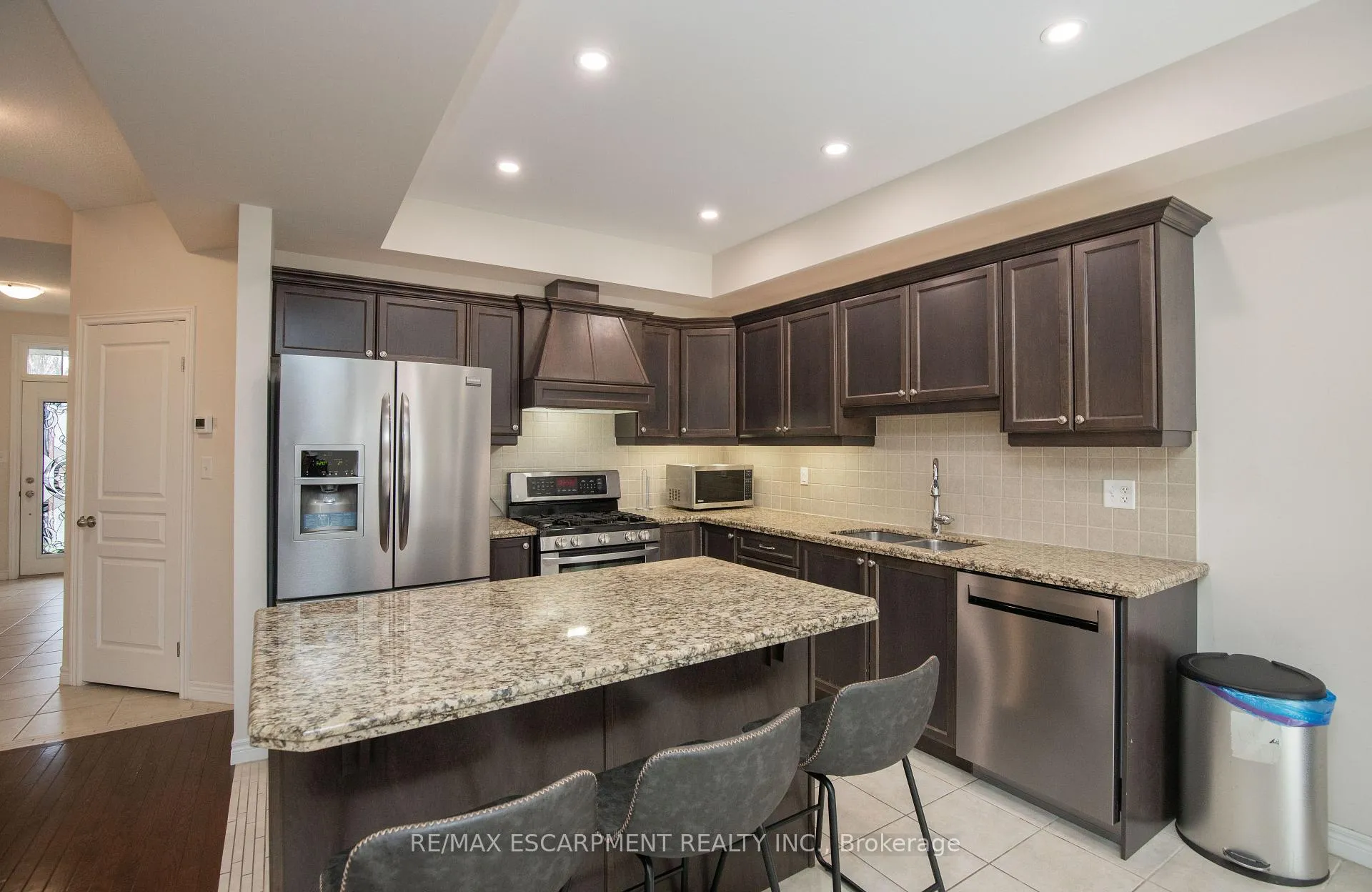Photo 12 of 331 Stonehenge Drive, Hamilton, Meadowlands — HOMEH
