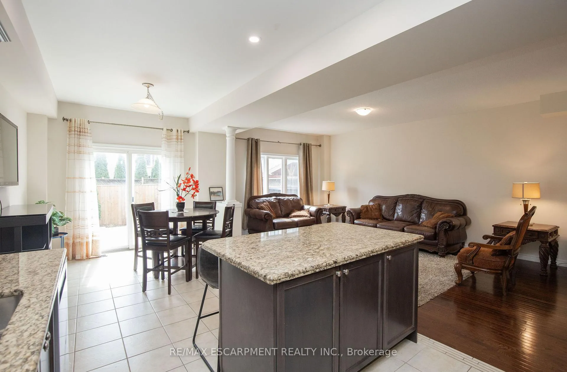 Photo 13 of 331 Stonehenge Drive, Hamilton, Meadowlands — HOMEH