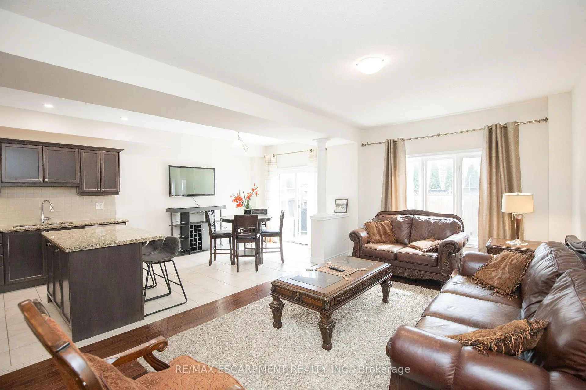 Photo 17 of 331 Stonehenge Drive, Hamilton, Meadowlands — HOMEH