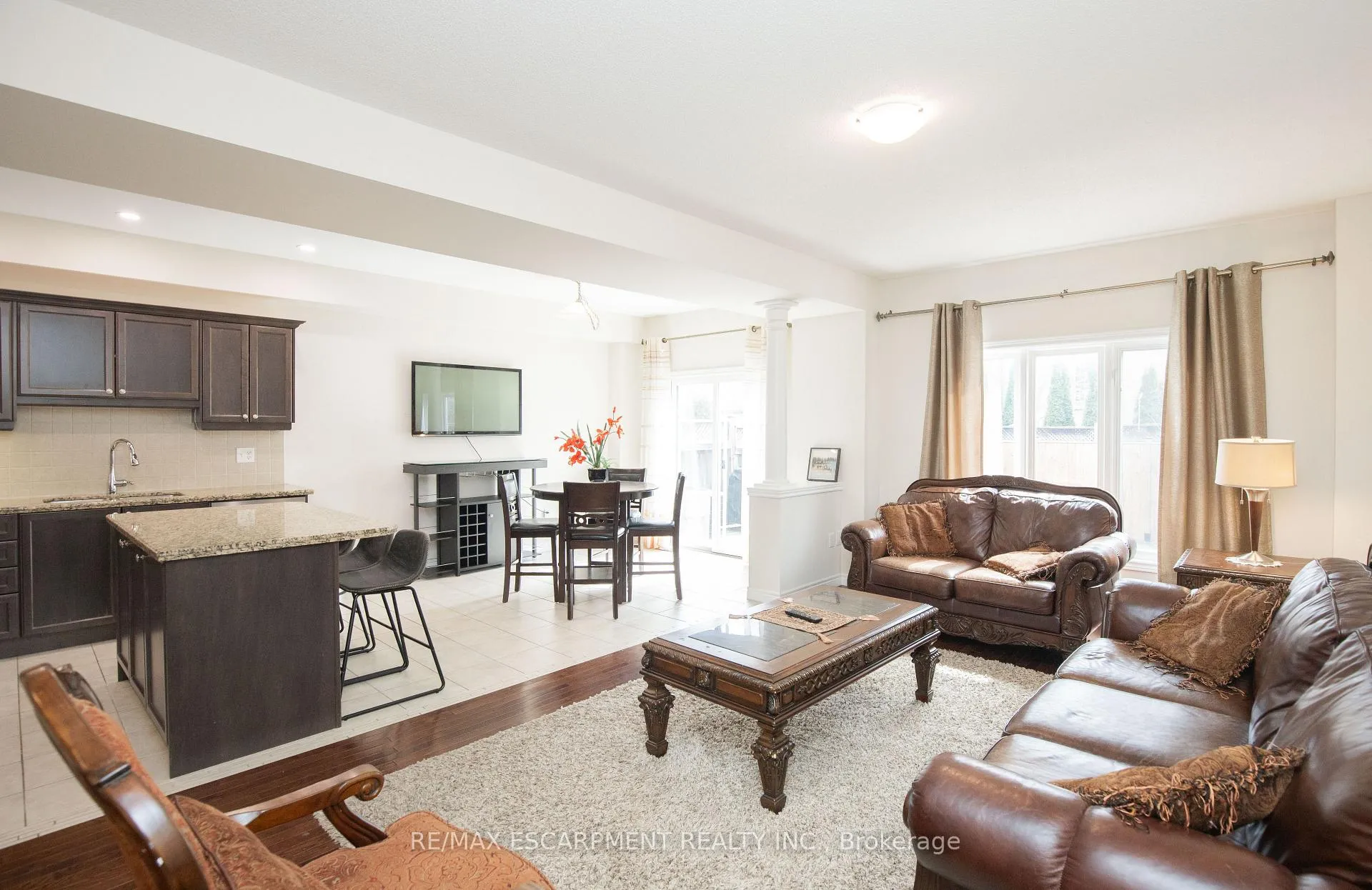 Photo 18 of 331 Stonehenge Drive, Hamilton, Meadowlands — HOMEH