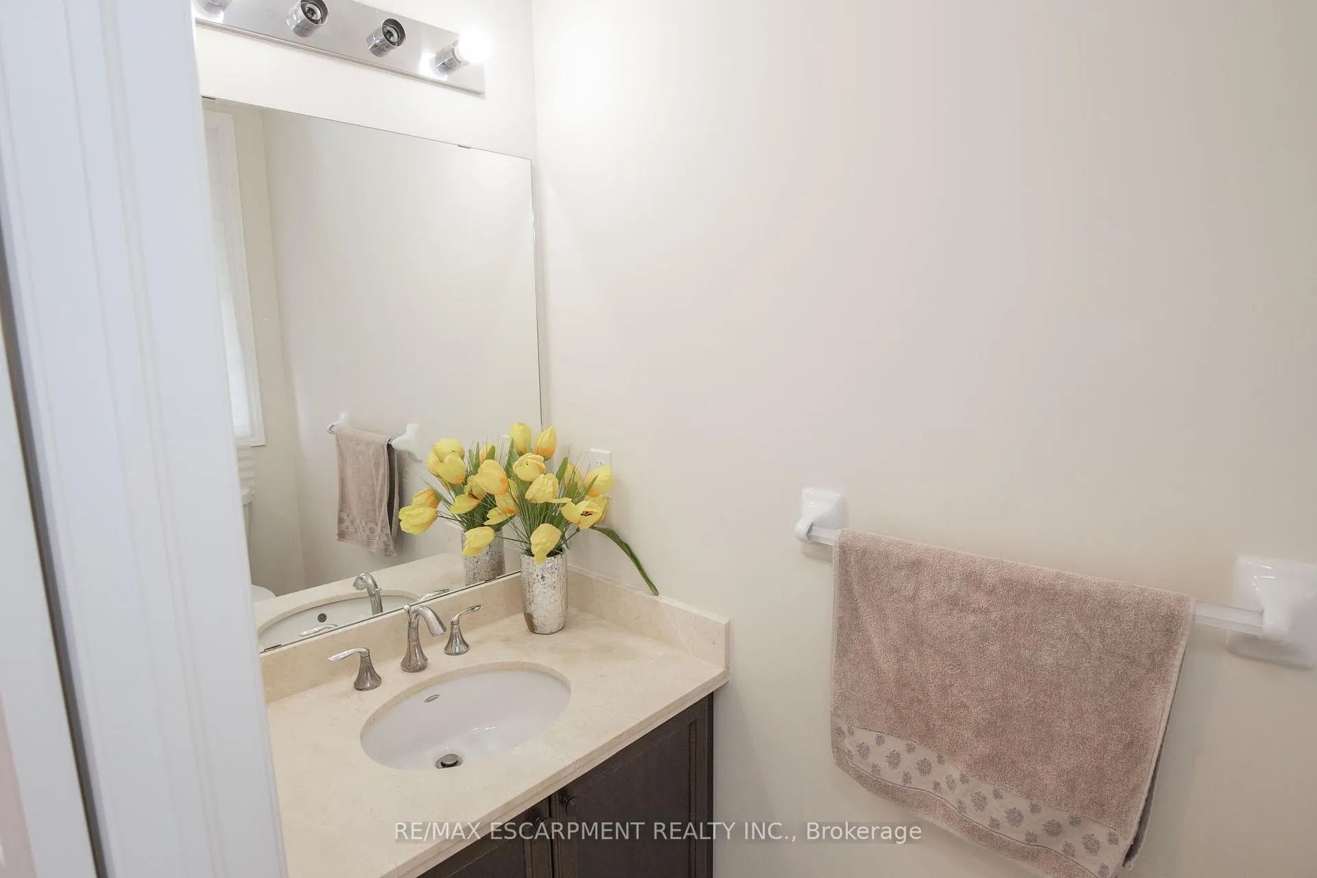Photo 23 of 331 Stonehenge Drive, Hamilton, Meadowlands — HOMEH