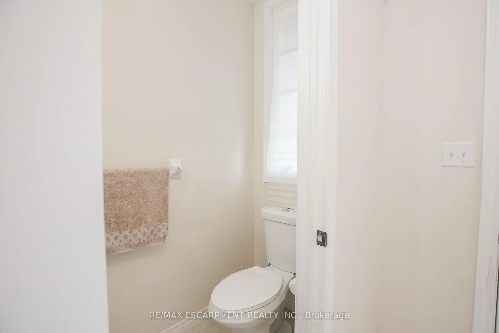 Photo 24 of 331 Stonehenge Drive, Hamilton, Meadowlands — HOMEH