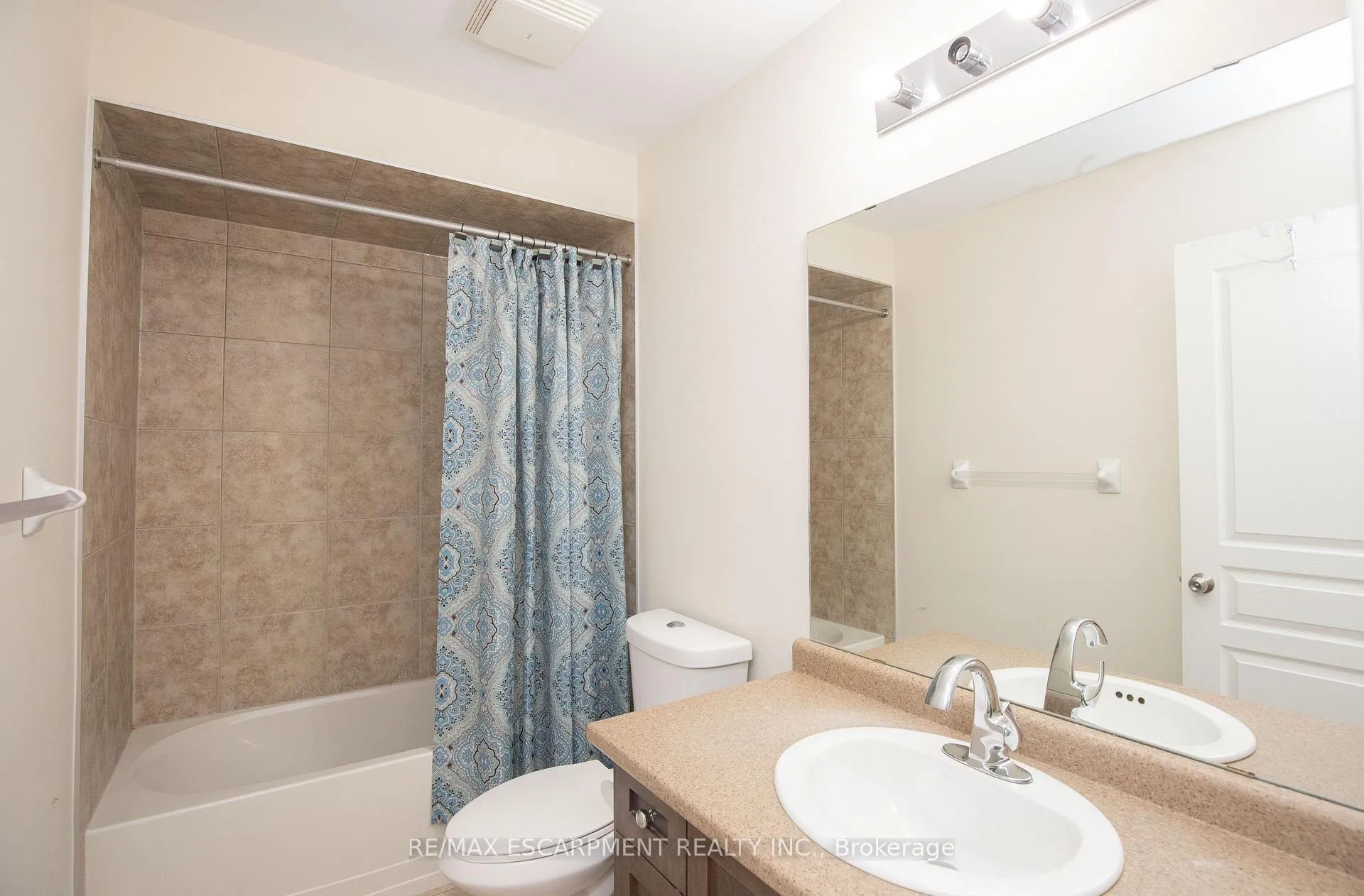 Photo 27 of 331 Stonehenge Drive, Hamilton, Meadowlands — HOMEH
