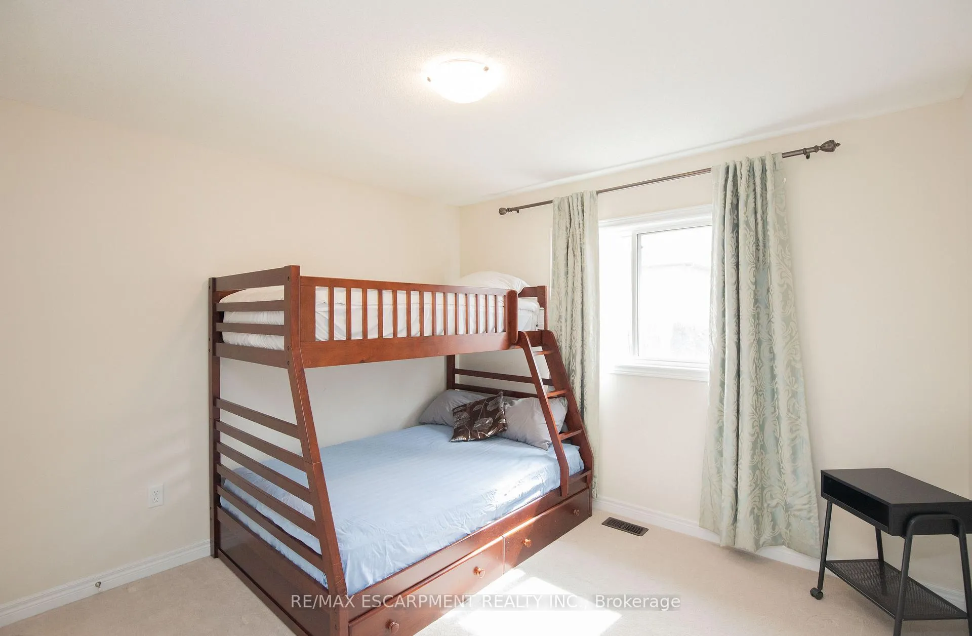 Photo 28 of 331 Stonehenge Drive, Hamilton, Meadowlands — HOMEH