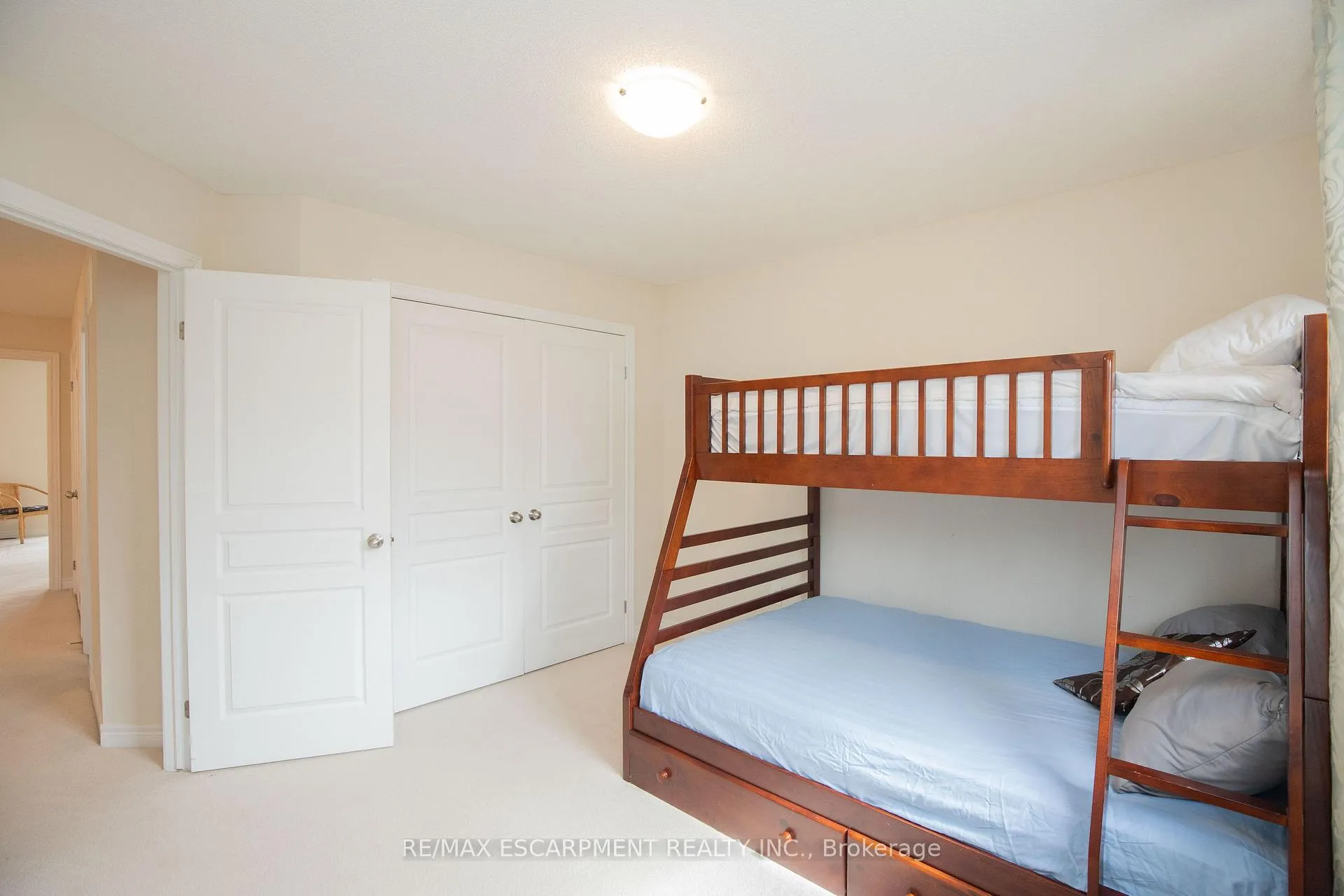 Photo 30 of 331 Stonehenge Drive, Hamilton, Meadowlands — HOMEH