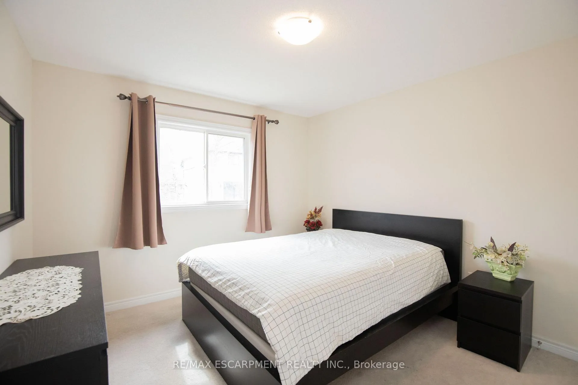 Photo 31 of 331 Stonehenge Drive, Hamilton, Meadowlands — HOMEH