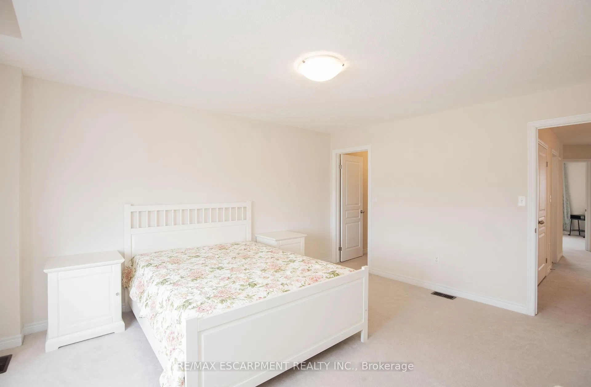 Photo 37 of 331 Stonehenge Drive, Hamilton, Meadowlands — HOMEH